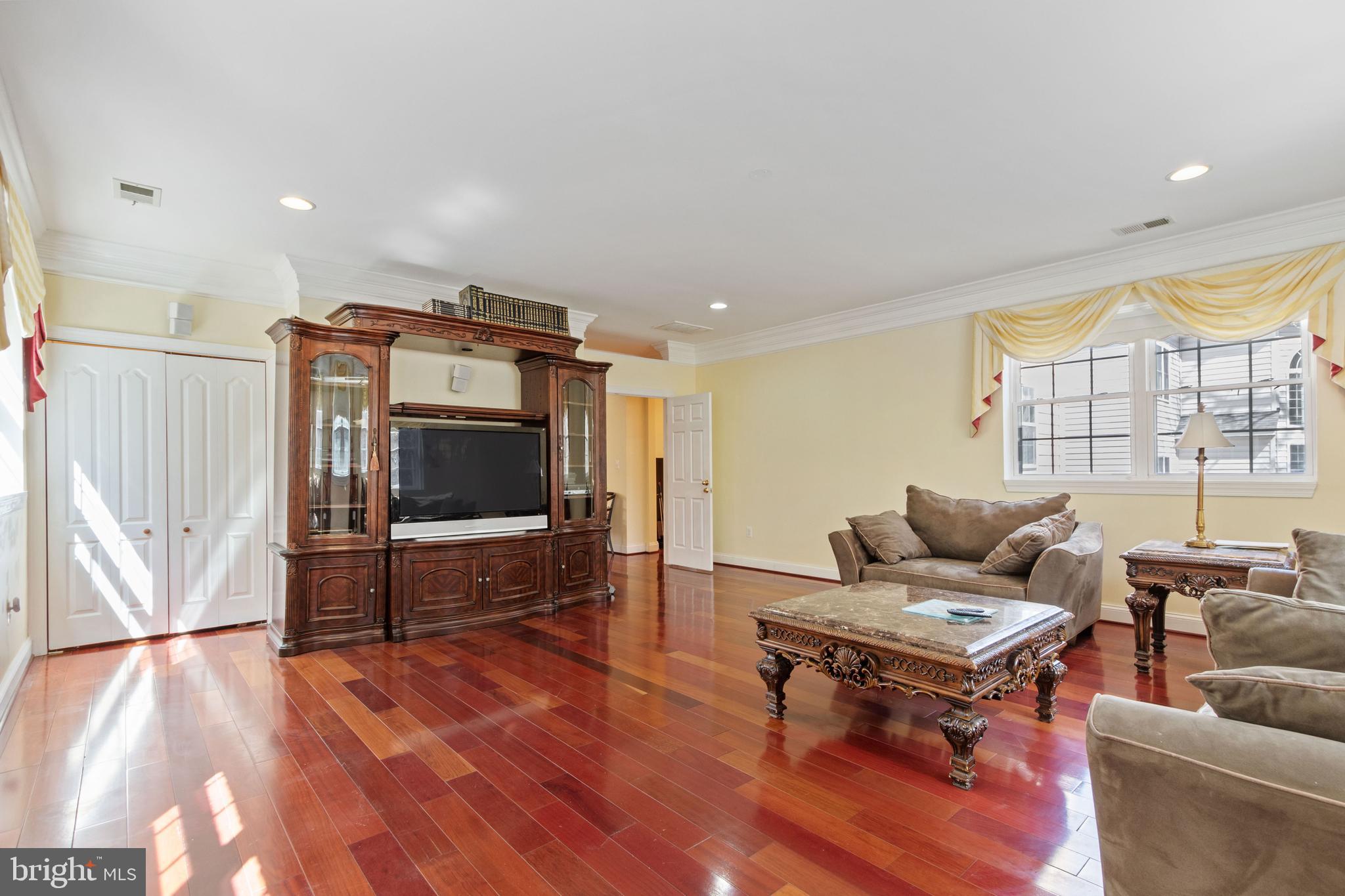 SOUTHAMPTON - Residential Lease