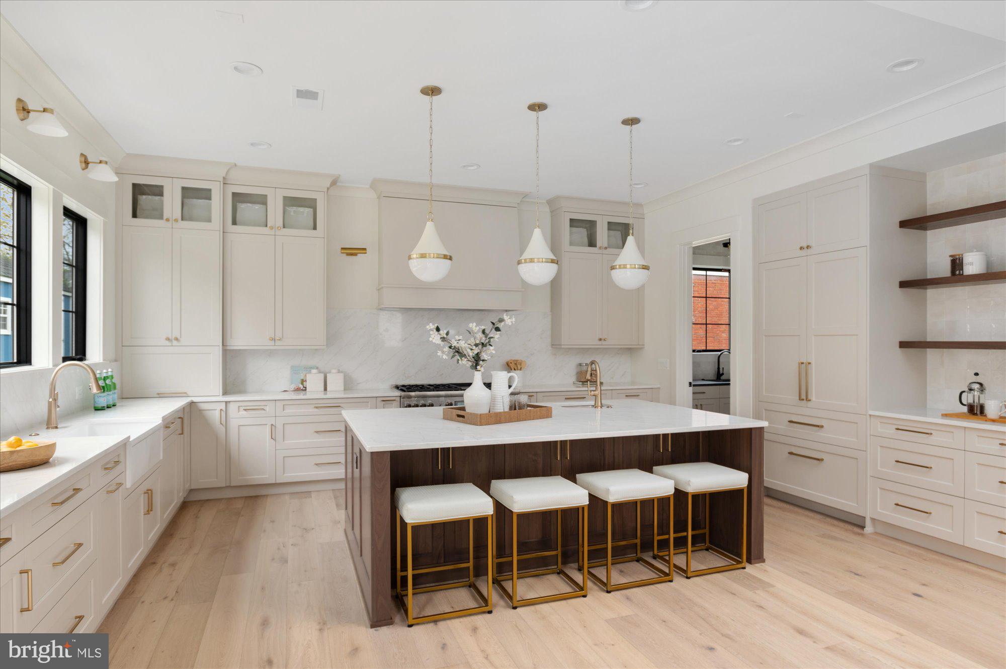 WILLIAMSBURG VILLAGE - Residential