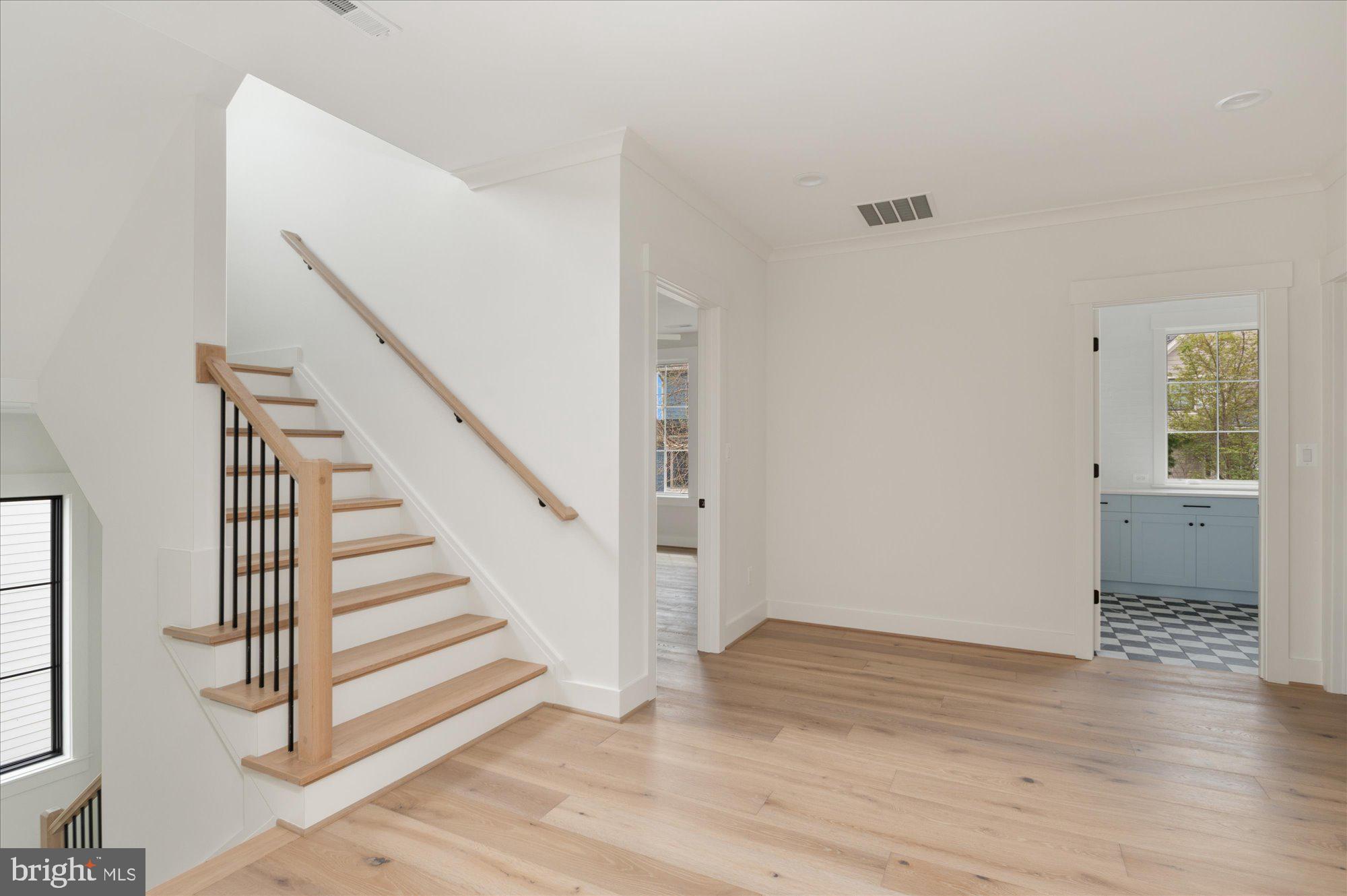 WILLIAMSBURG VILLAGE - Residential