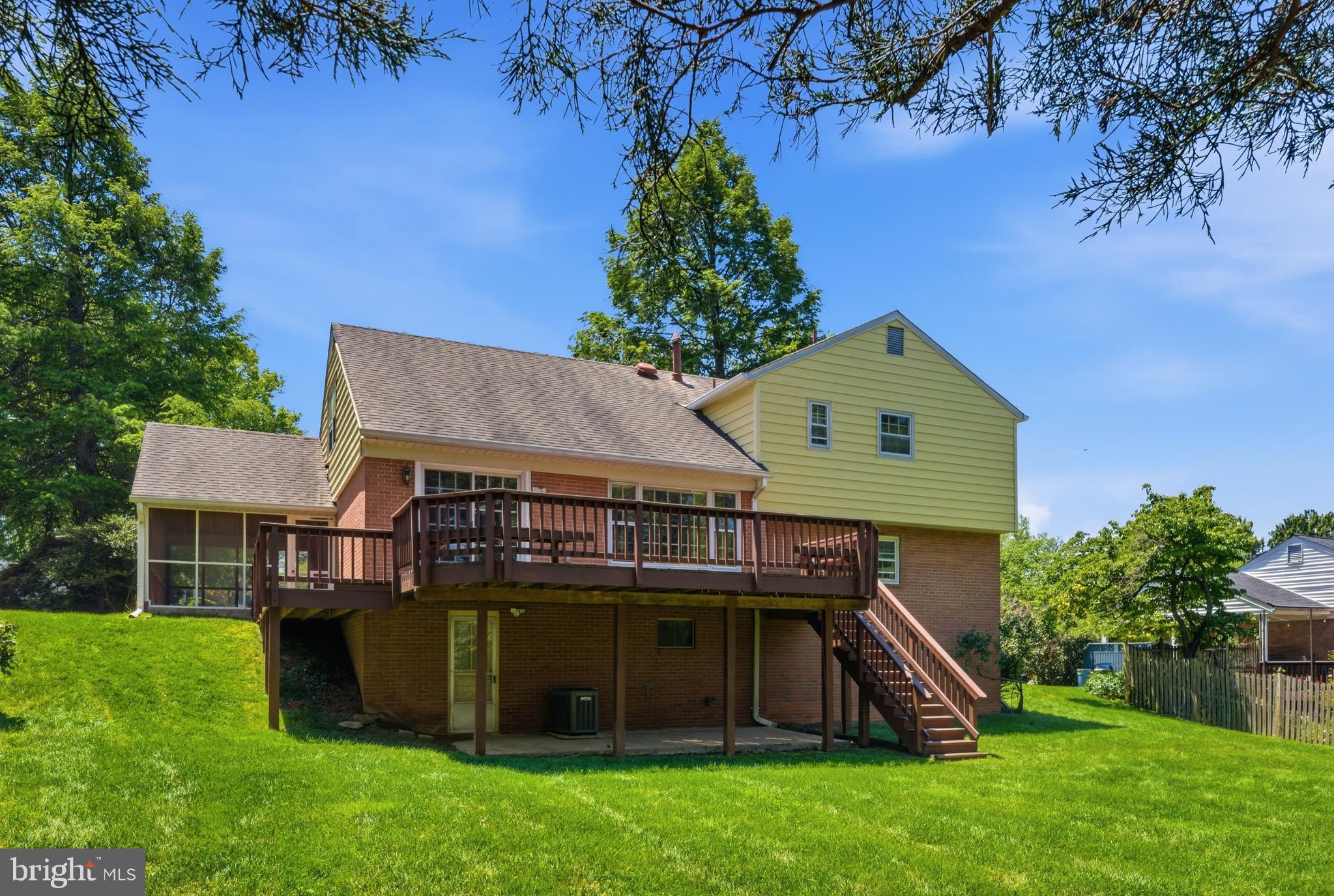 SHERWOOD FOREST MANOR - Residential
