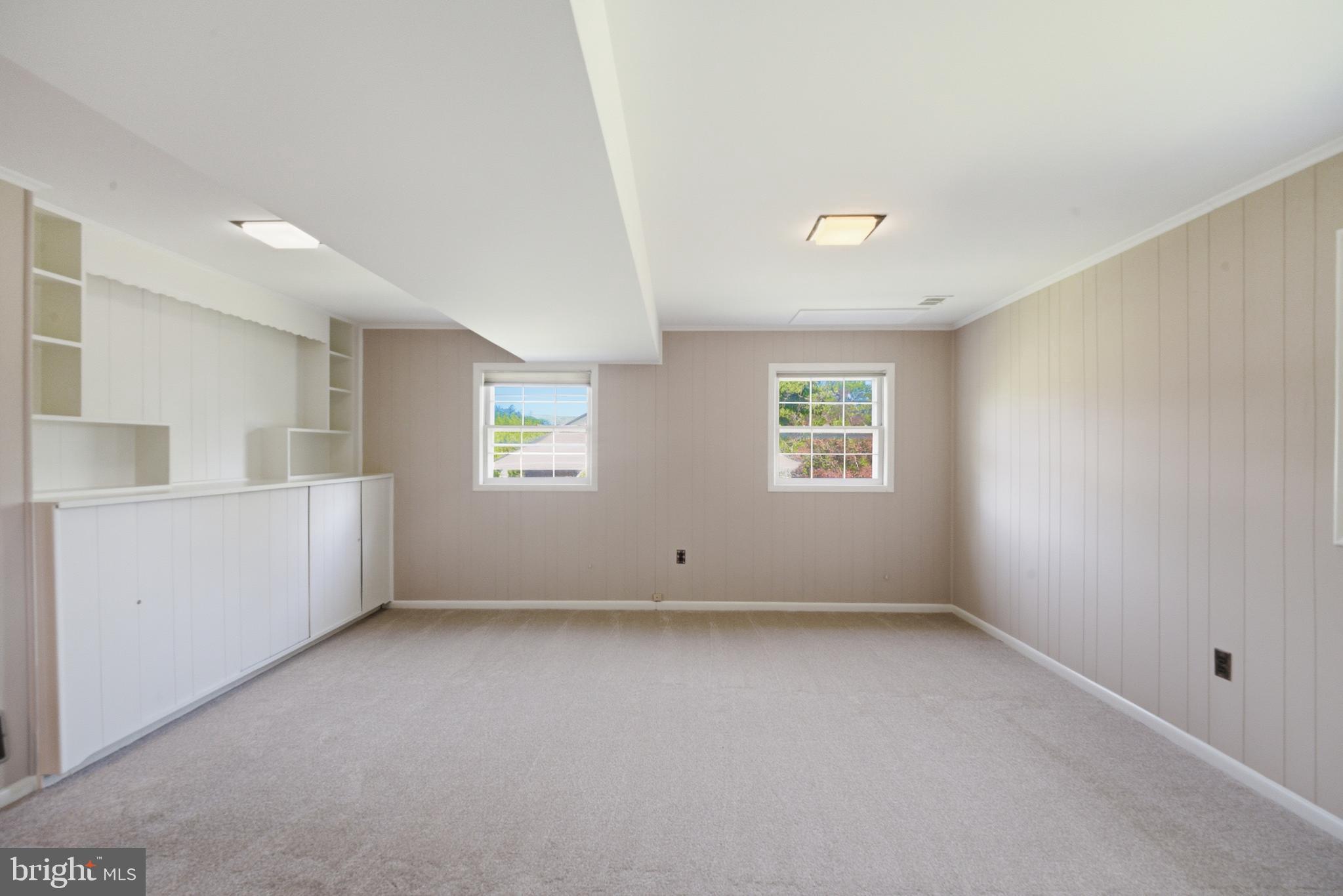 SHERWOOD FOREST MANOR - Residential