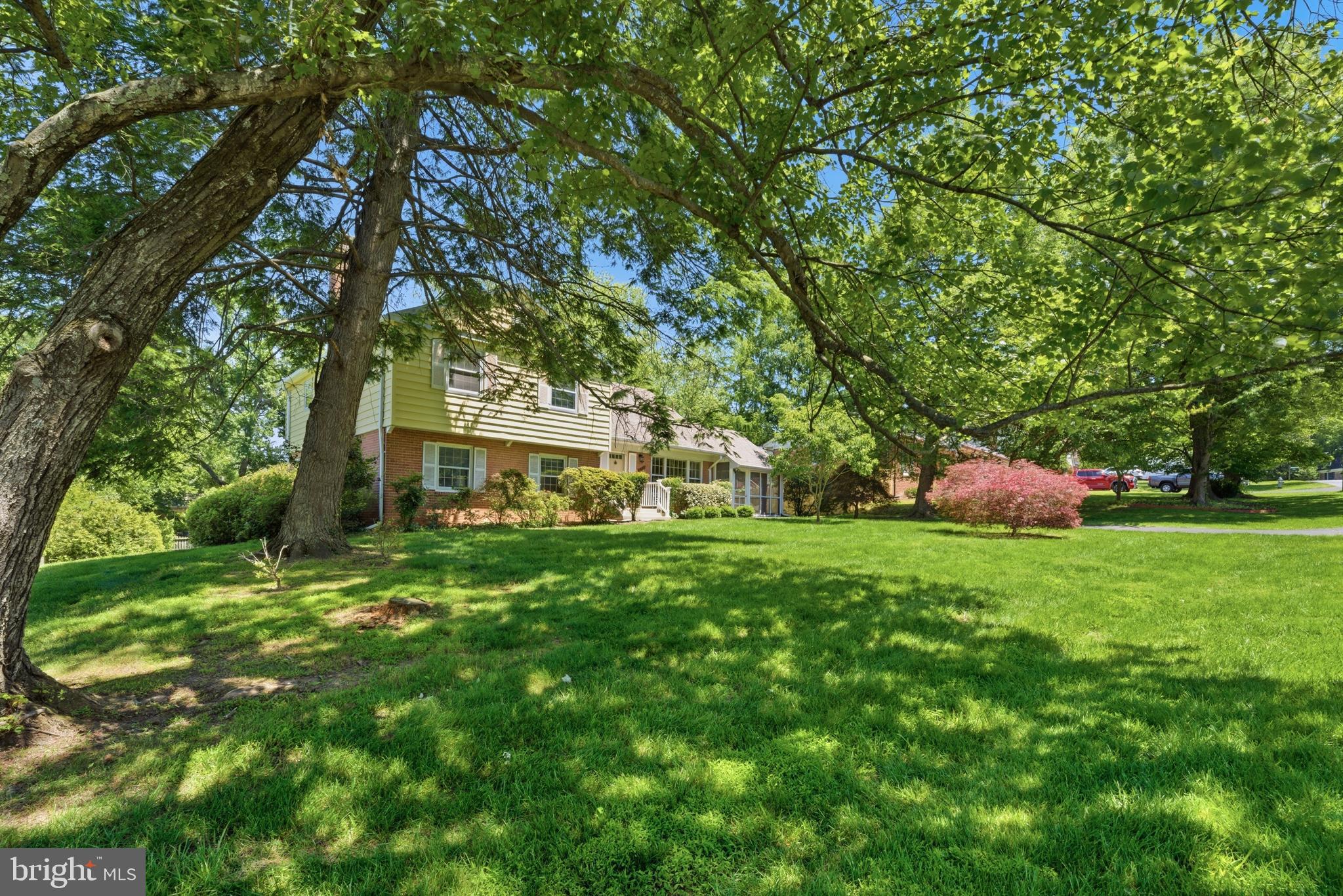 SHERWOOD FOREST MANOR - Residential