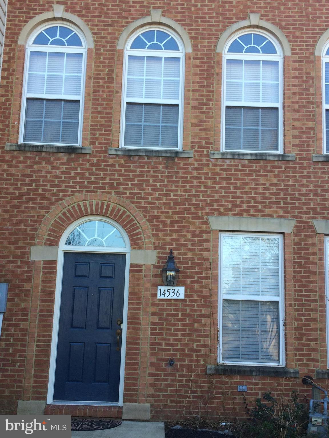Well maintained 3lvl End TH, open floor plan, ceiling fans, Eat-in kitchen with Granite Counter top, two side fire place, Living room with hardwood floor, LL with office/4th bedroom, show well, very close to I-66 , 29 & 15. 
New Roof (3/25), New Deck floor (3/25) New Carpet (3/25), New AC(2024), New Water Heater(2023)Vacant, just go and show.