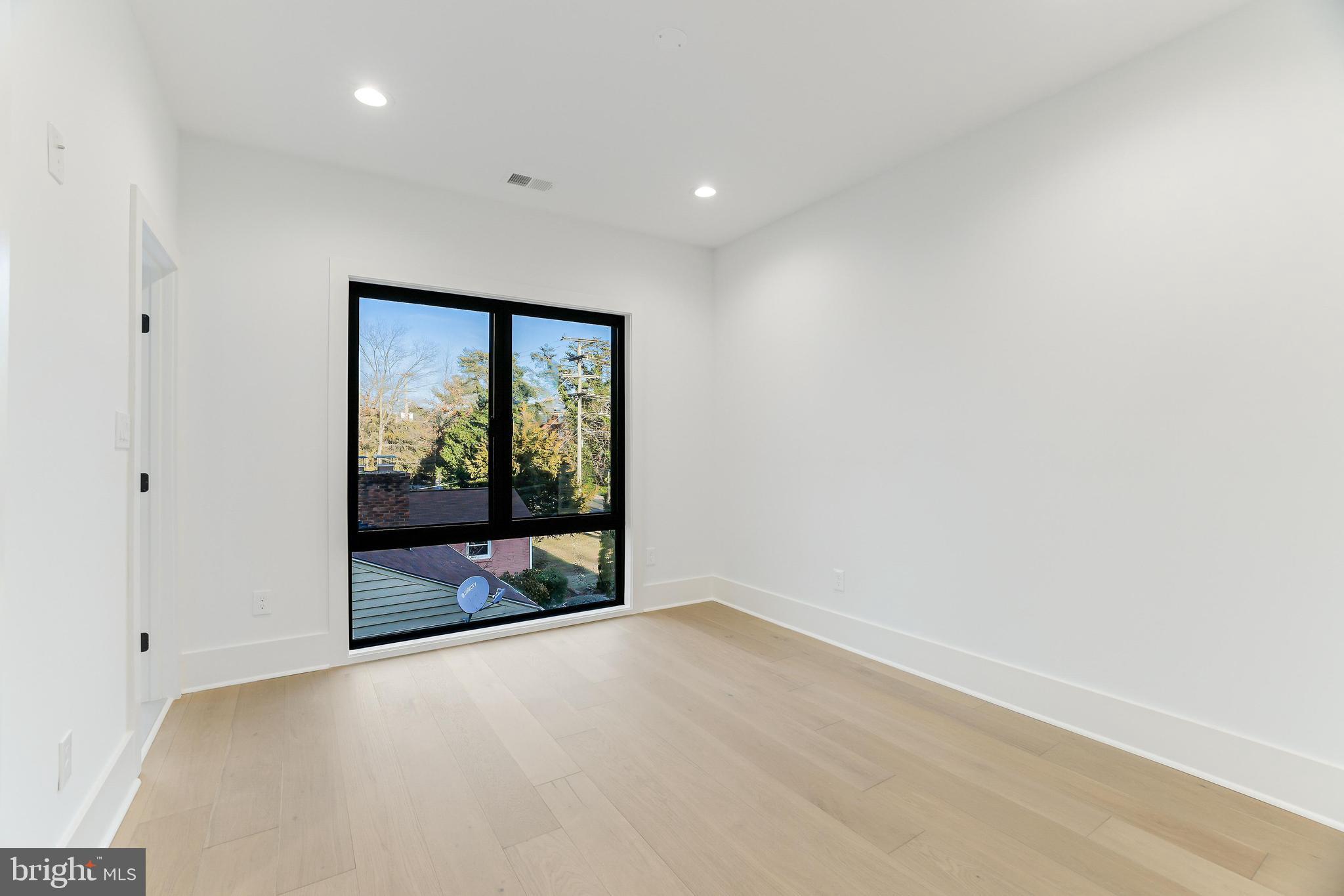 COURTLAND PARK - Residential