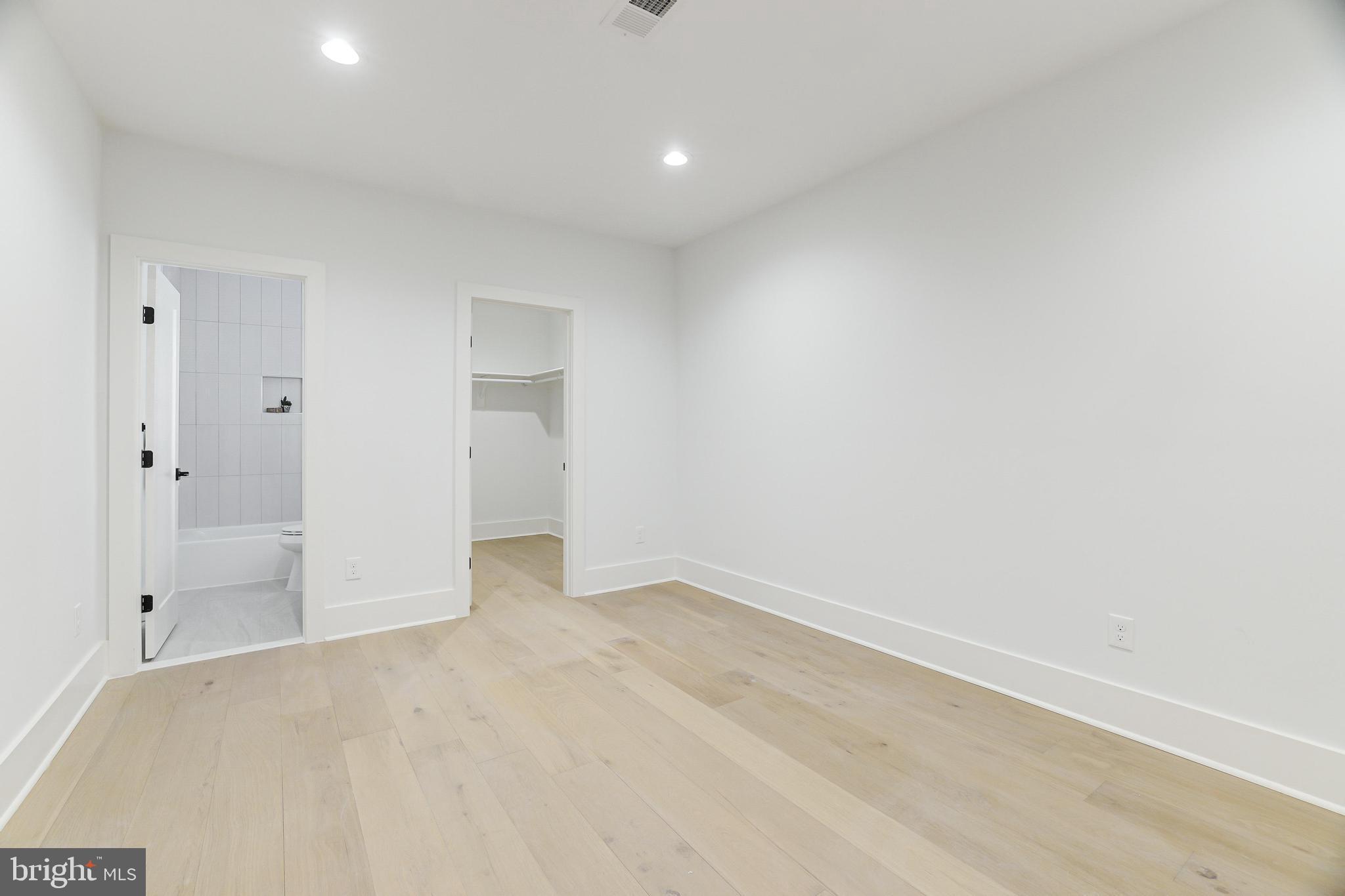 COURTLAND PARK - Residential