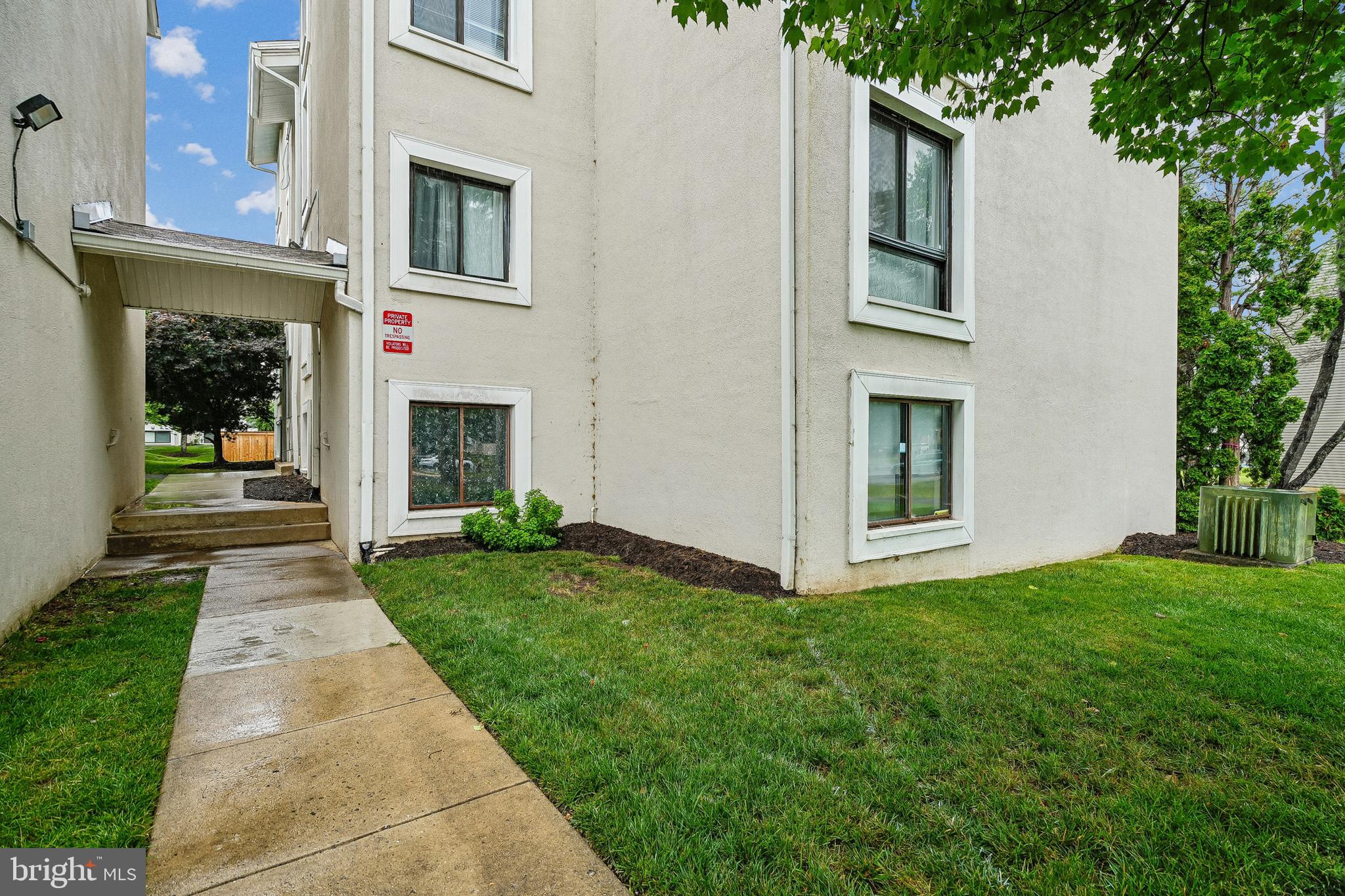 VILLAGE GREEN - Residential