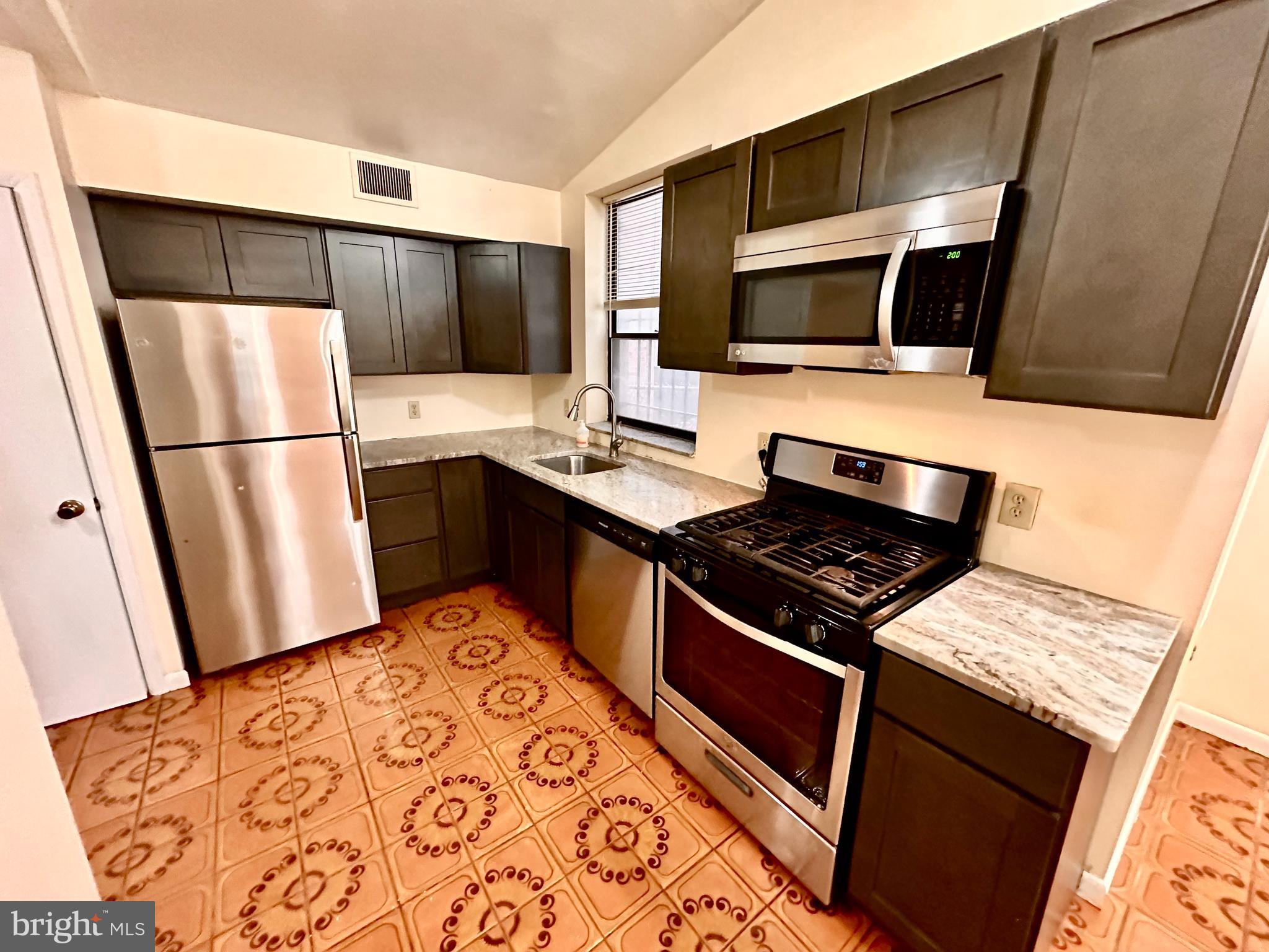 FAIRMOUNT - Residential Lease