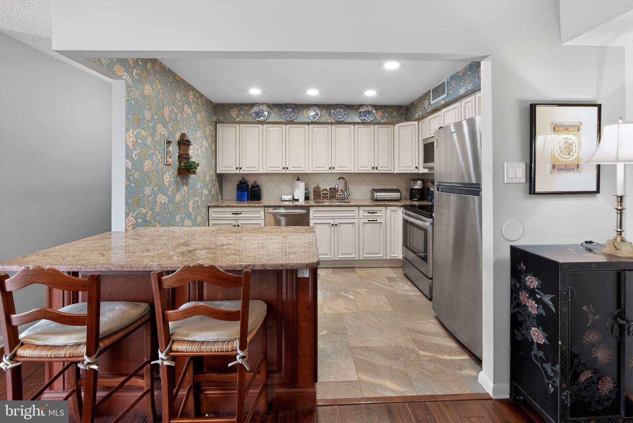 VALLEY FORGE TOWER - Residential