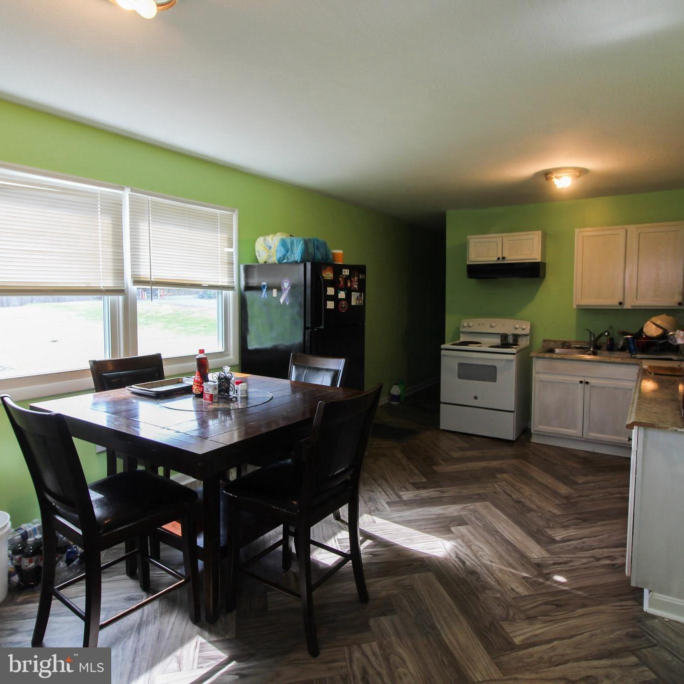 EAST KNOLLS - Residential