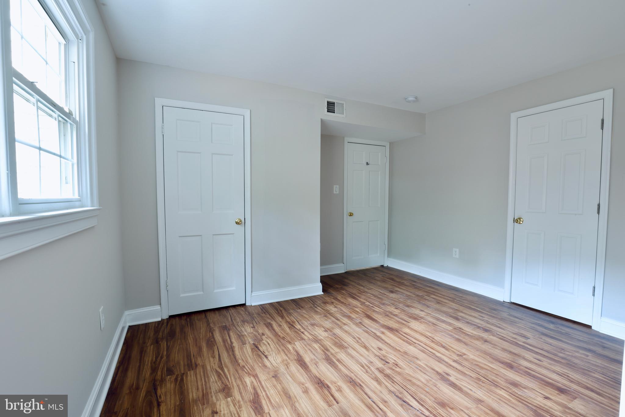 THE OAKS AT MCLEAN - Residential Lease