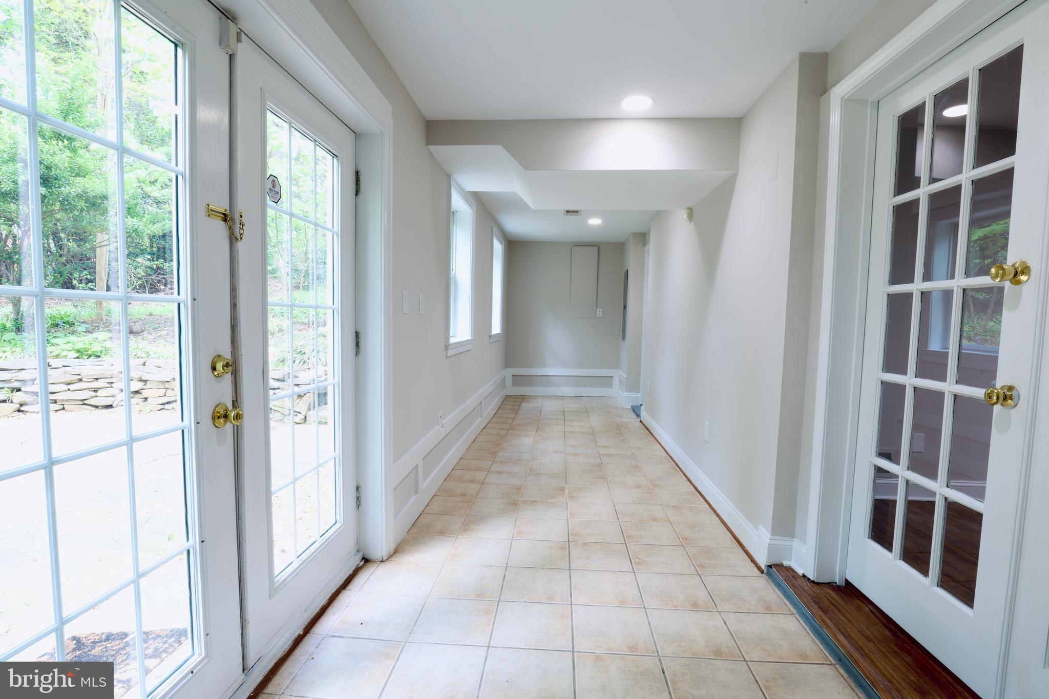 THE OAKS AT MCLEAN - Residential Lease