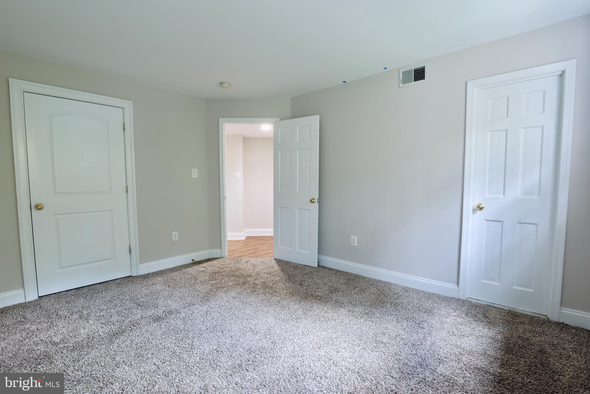THE OAKS AT MCLEAN - Residential Lease