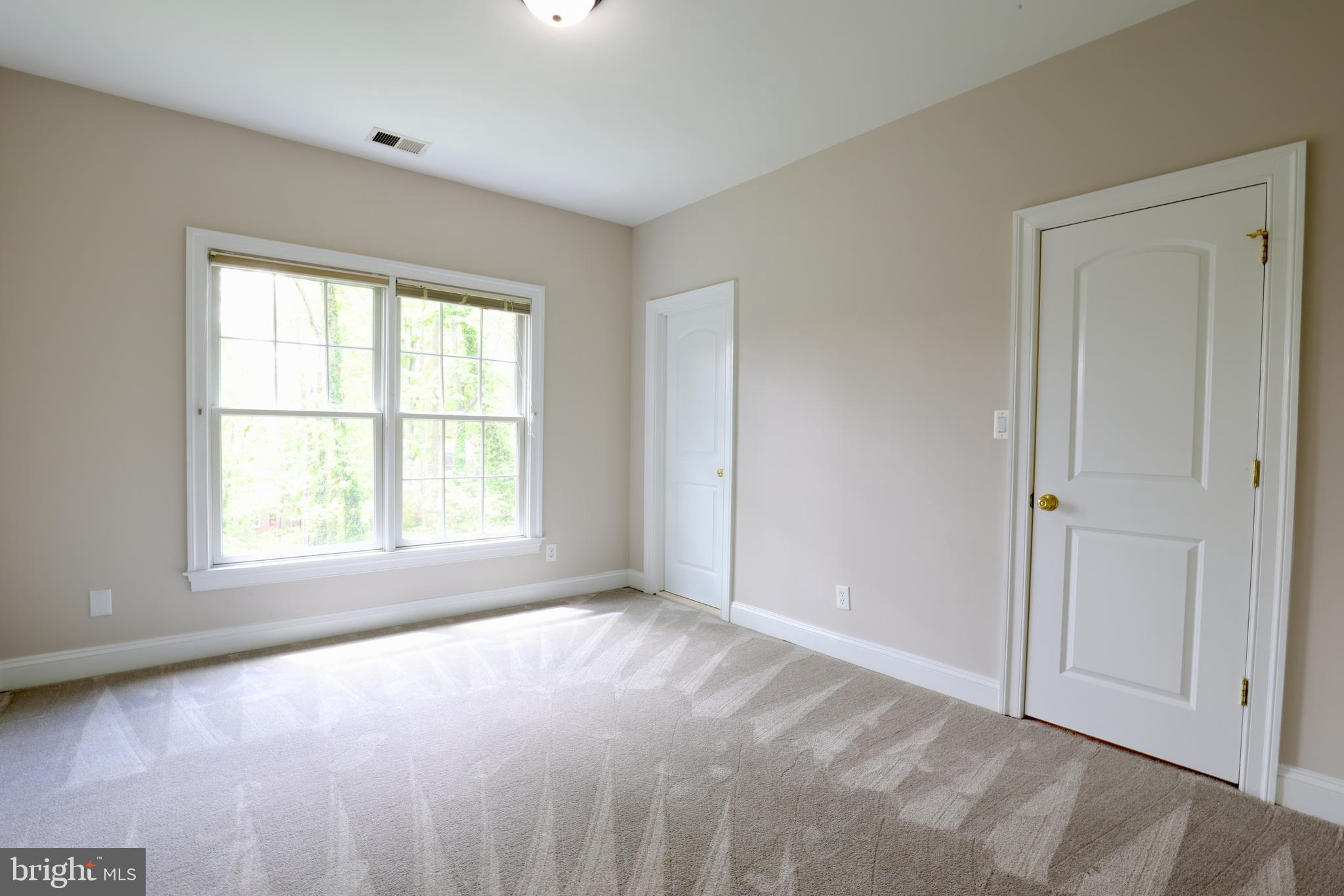 THE OAKS AT MCLEAN - Residential Lease