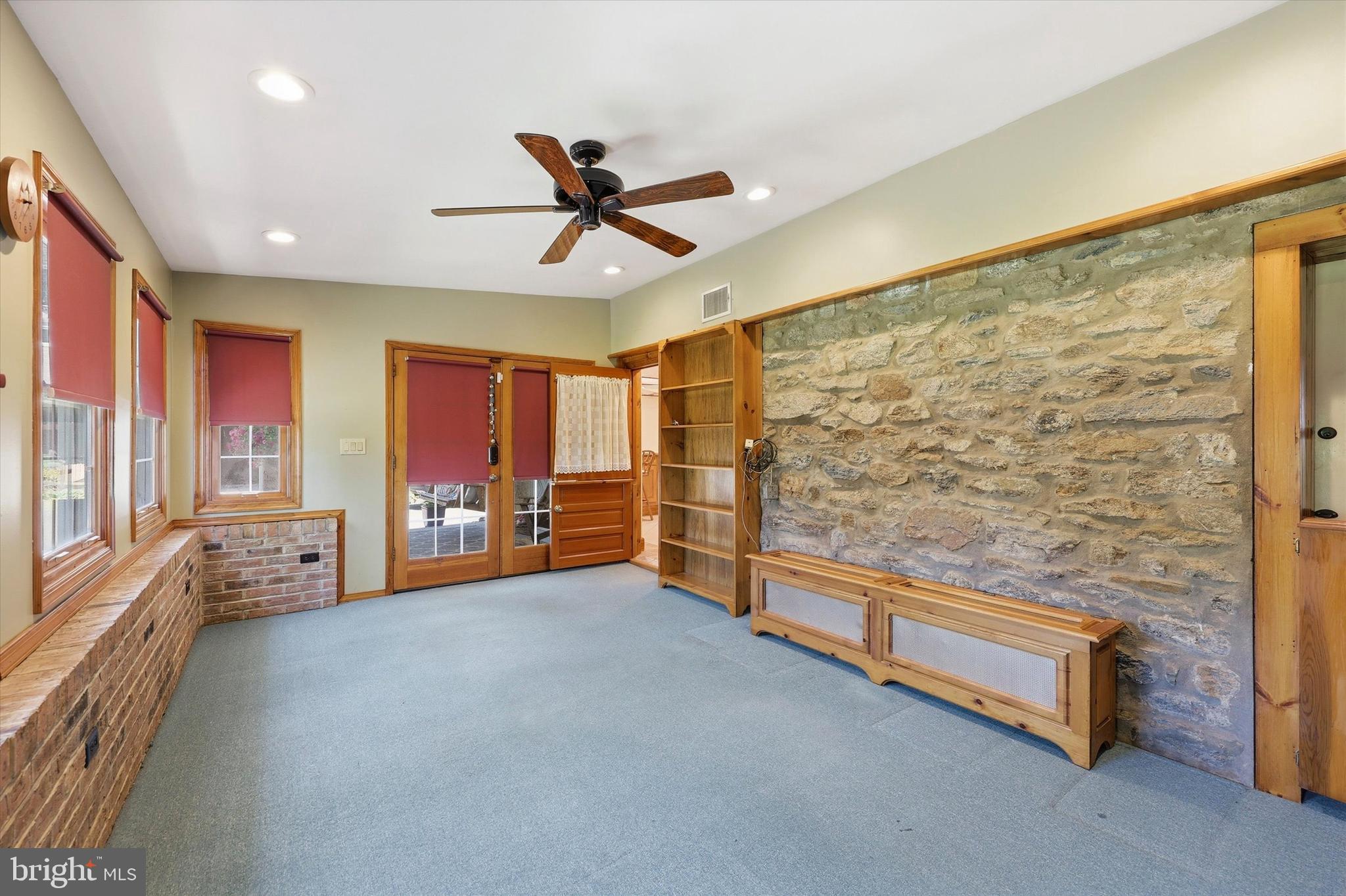 JUSTA FARMS - Residential