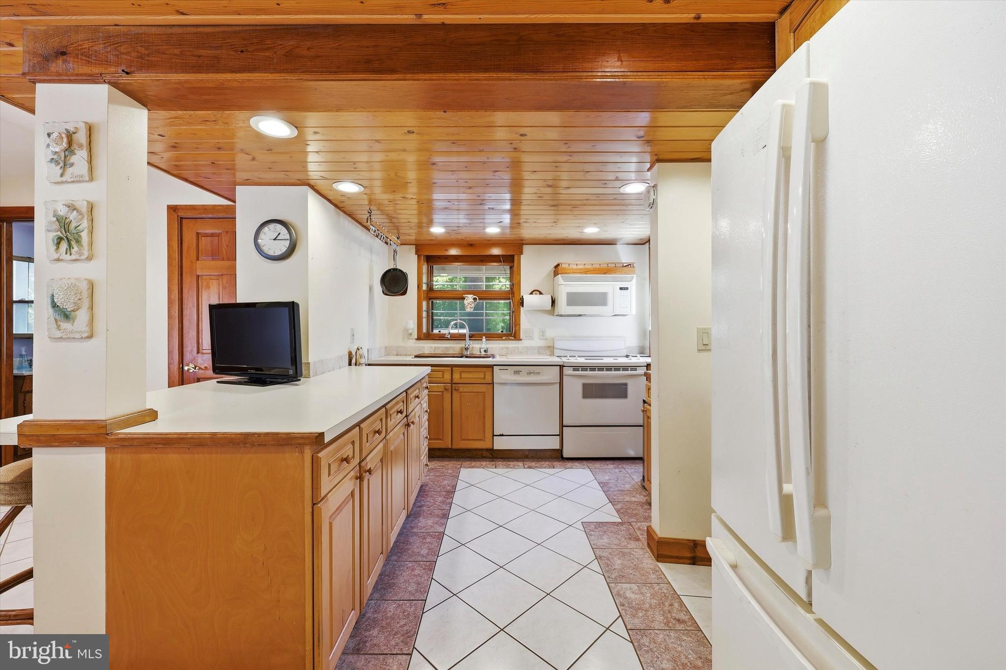 JUSTA FARMS - Residential