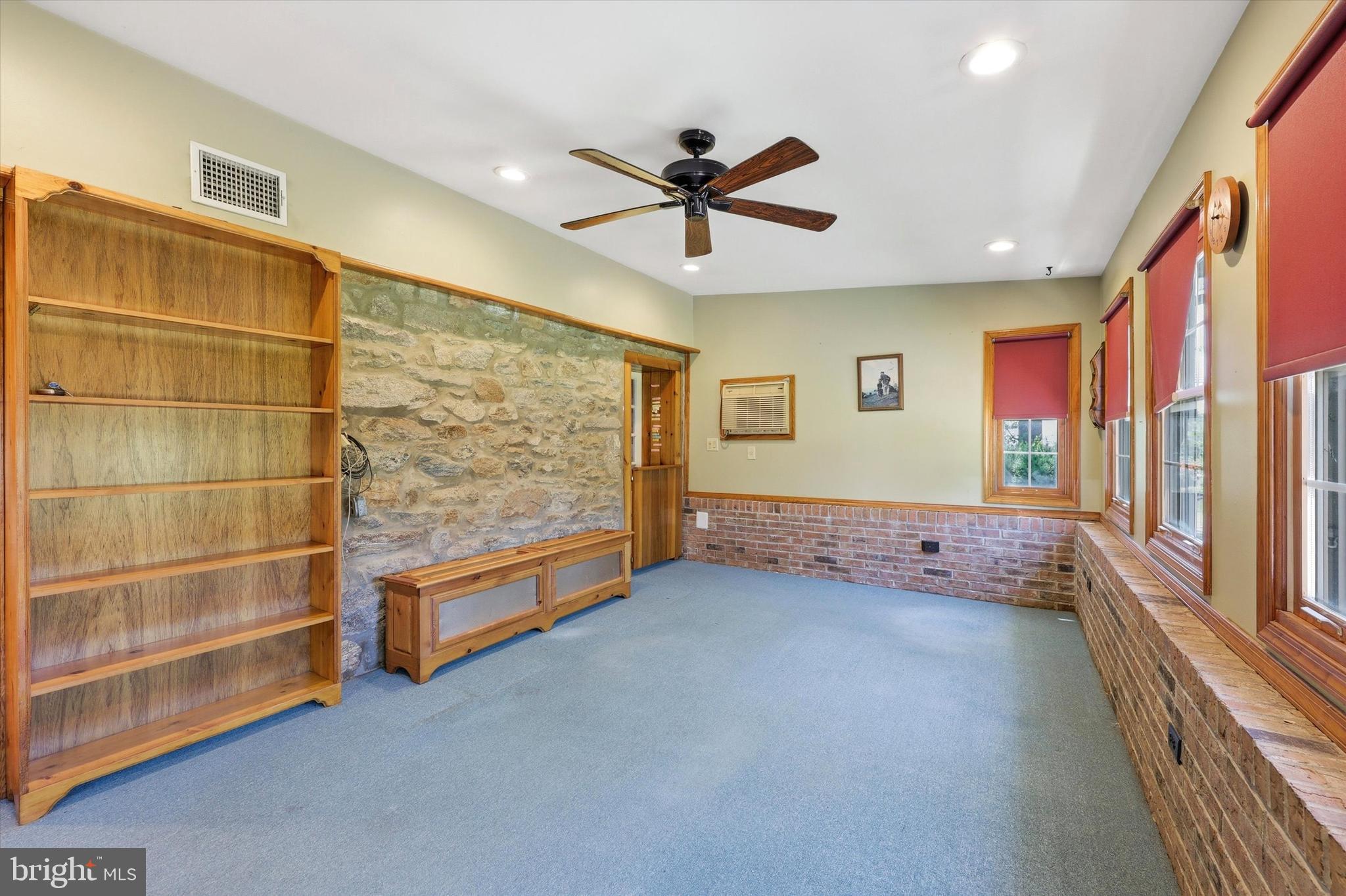 JUSTA FARMS - Residential