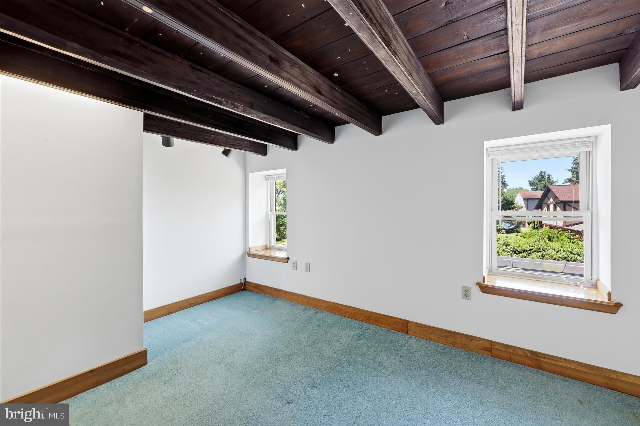 JUSTA FARMS - Residential