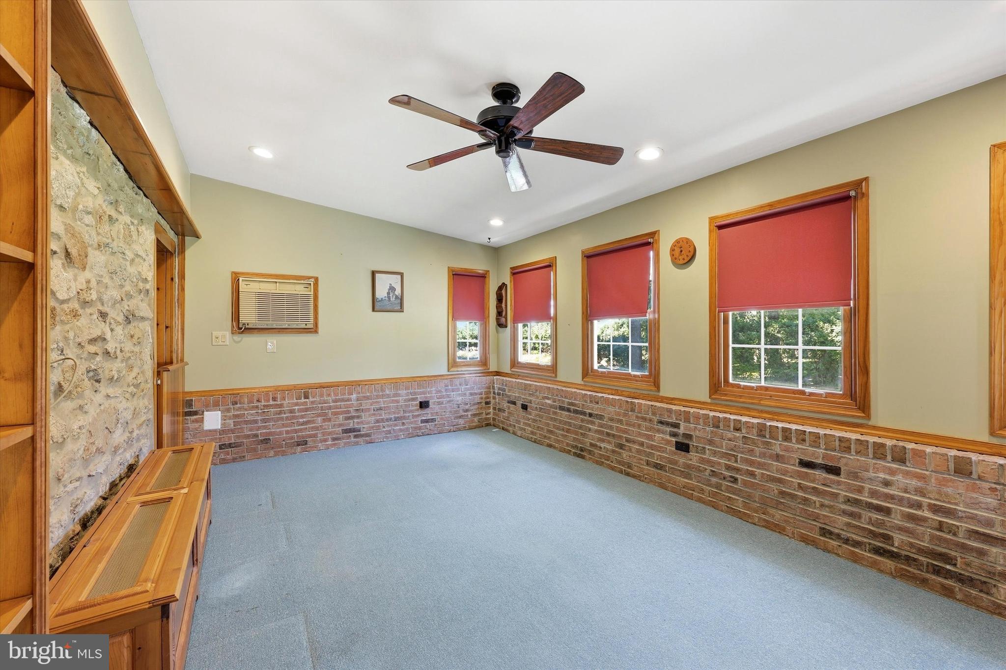 JUSTA FARMS - Residential