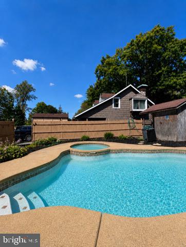 JUSTA FARMS - Residential