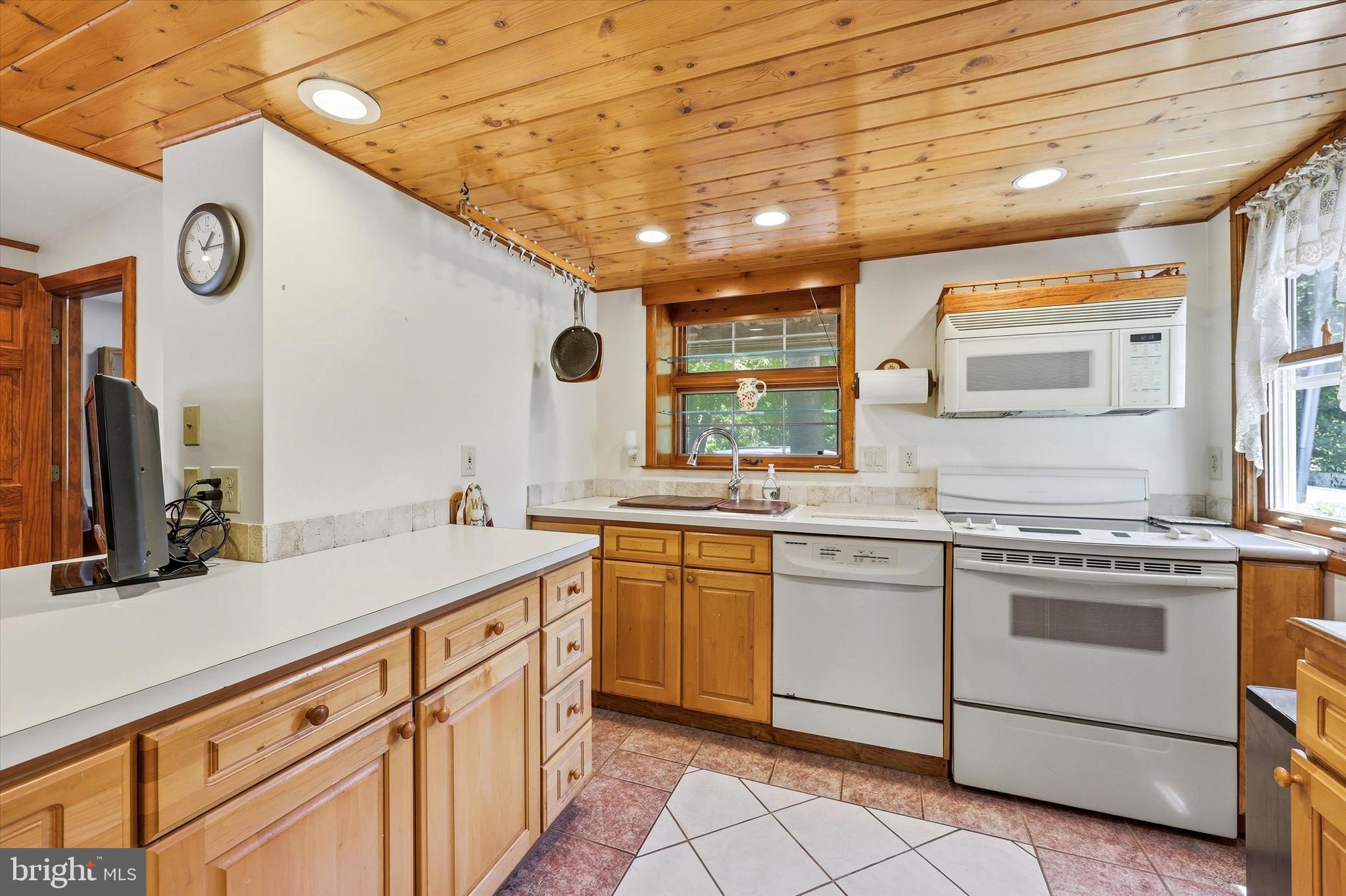 JUSTA FARMS - Residential