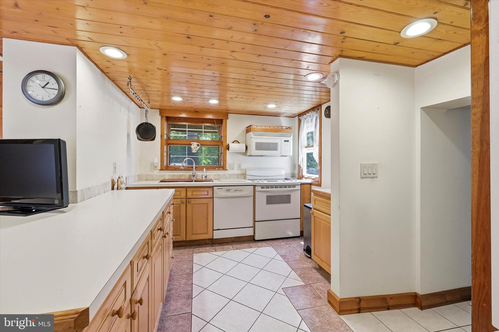 JUSTA FARMS - Residential
