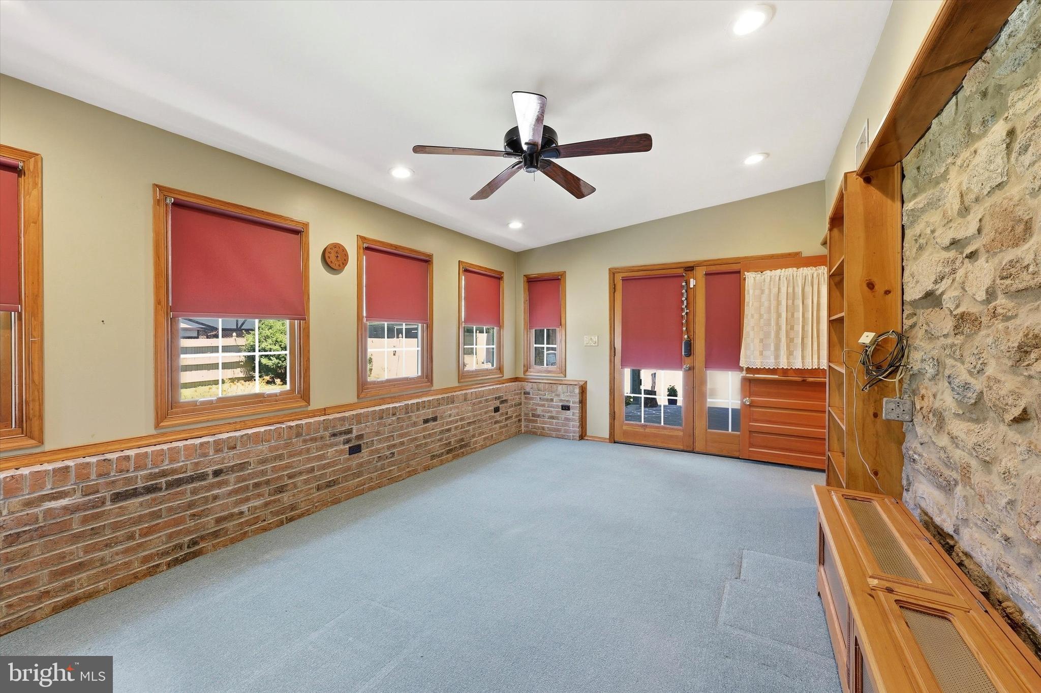 JUSTA FARMS - Residential