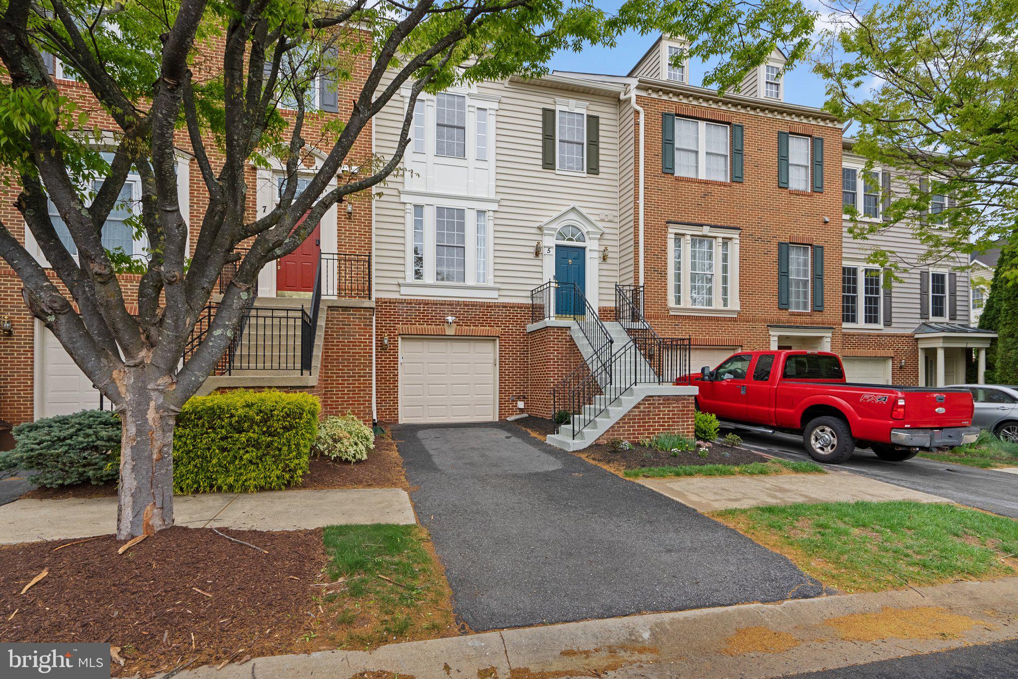 KINGSVIEW VILLAGE - Residential