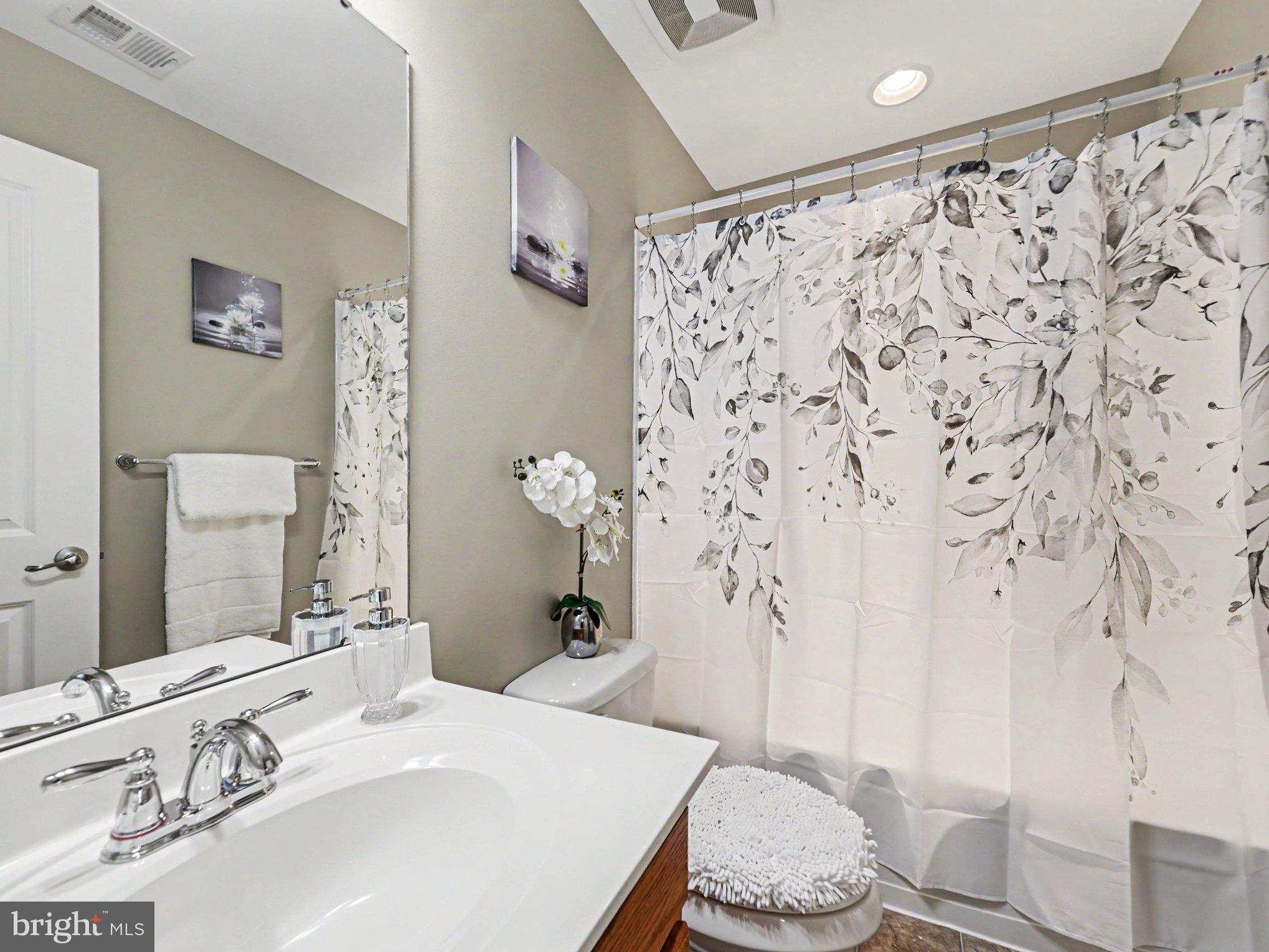 LAFAYETTE CROSSING - Residential