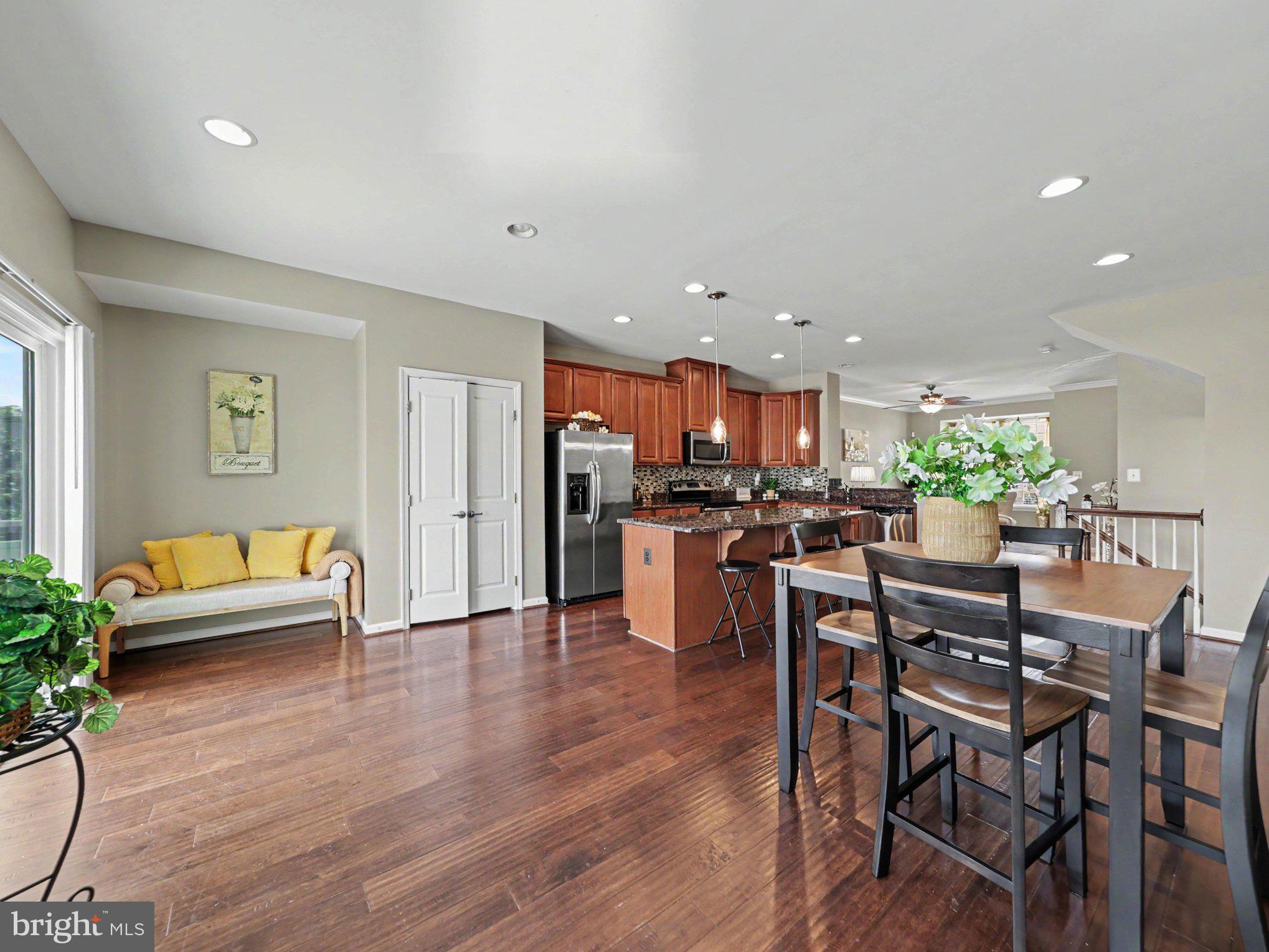 LAFAYETTE CROSSING - Residential