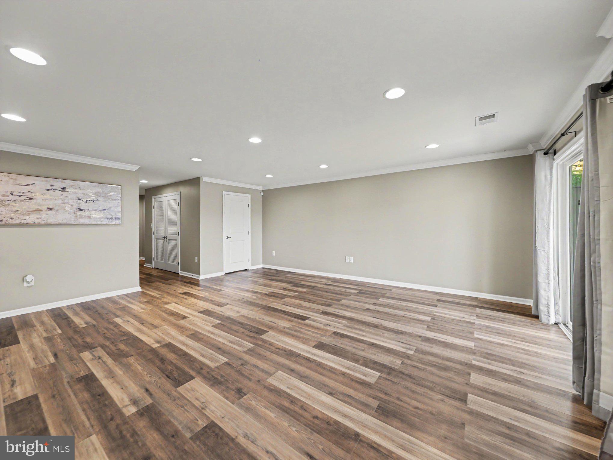LAFAYETTE CROSSING - Residential