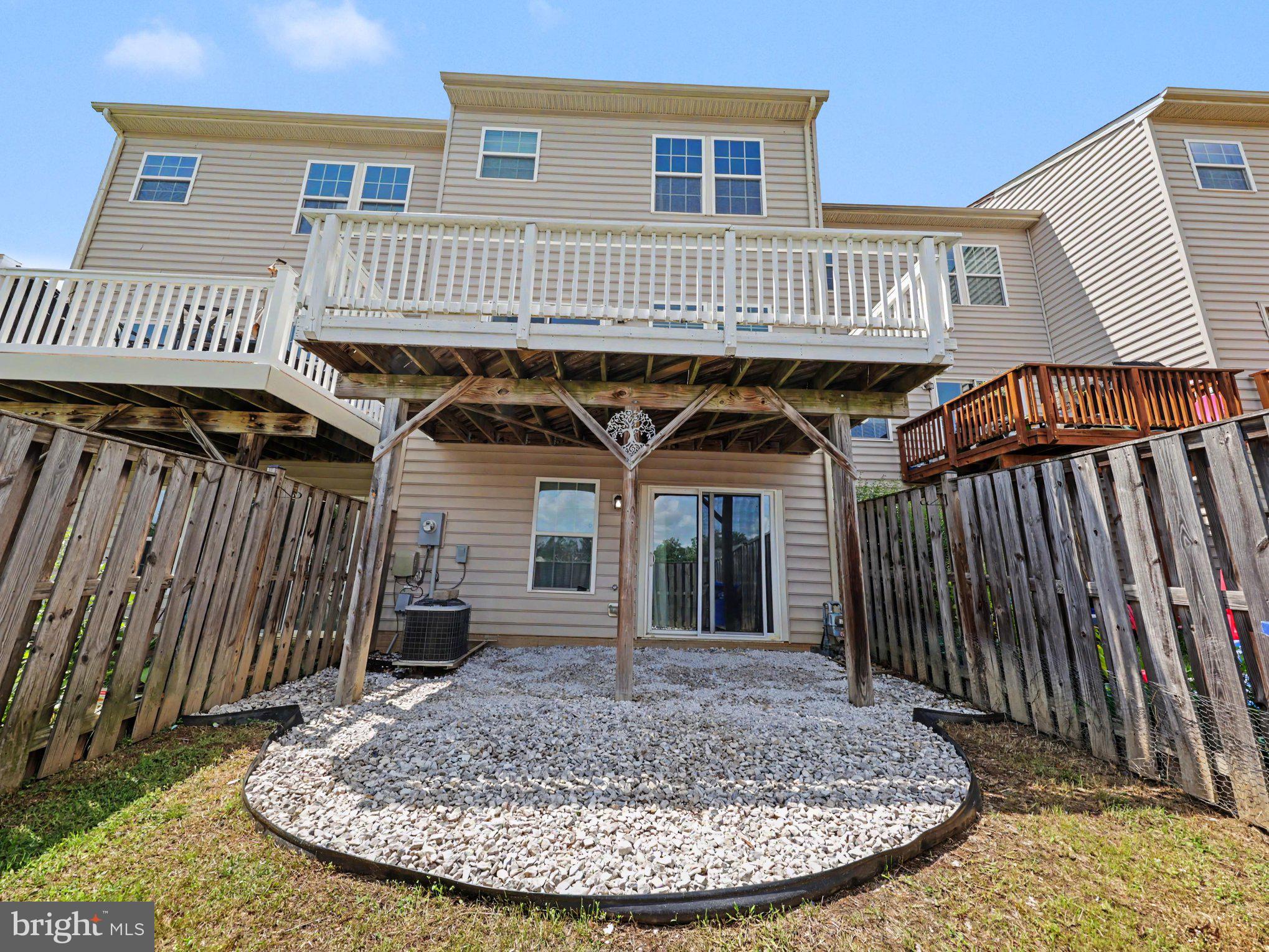 LAFAYETTE CROSSING - Residential