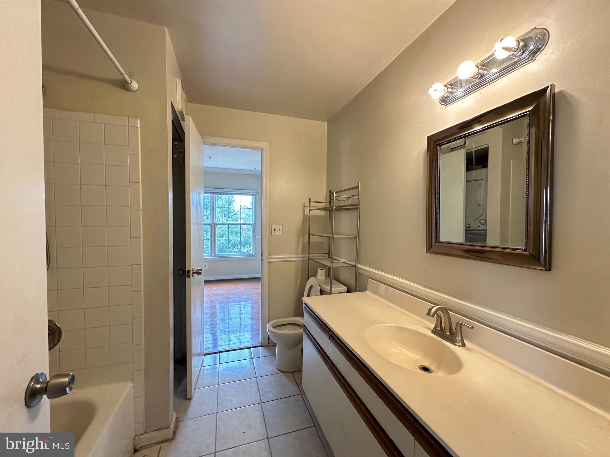 VISTAS 2 AT LAUREL - Residential Lease