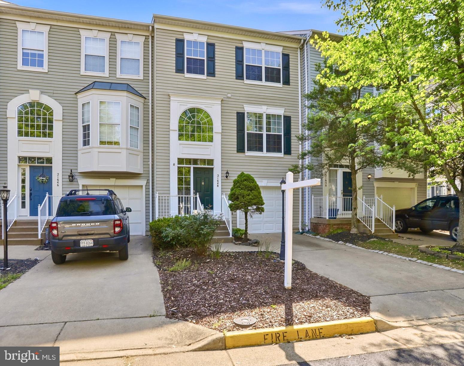 SIGNATURE AT BROADLANDS - Residential