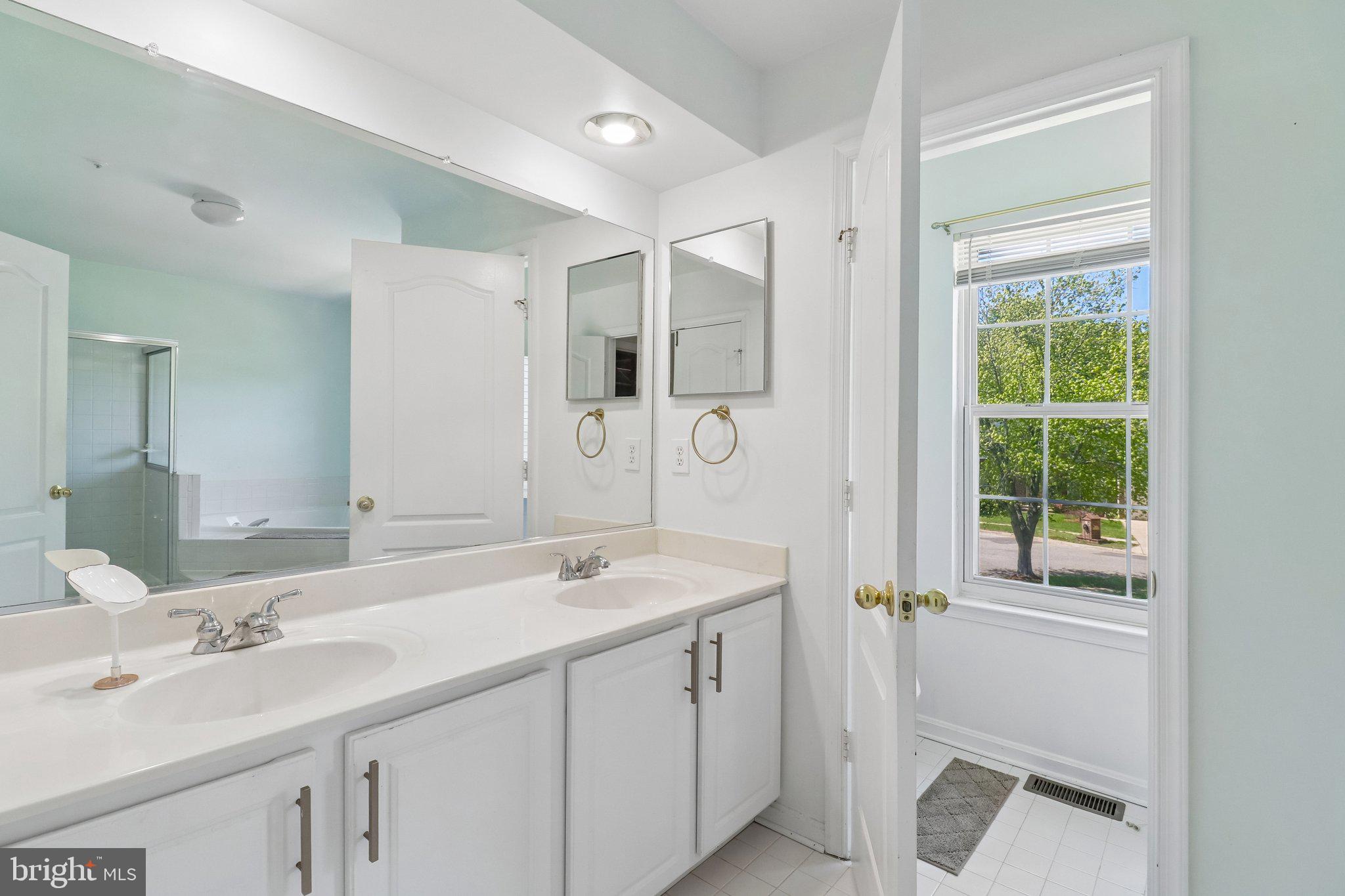 THORNWOOD KNOLL-PLAT 4> - Residential