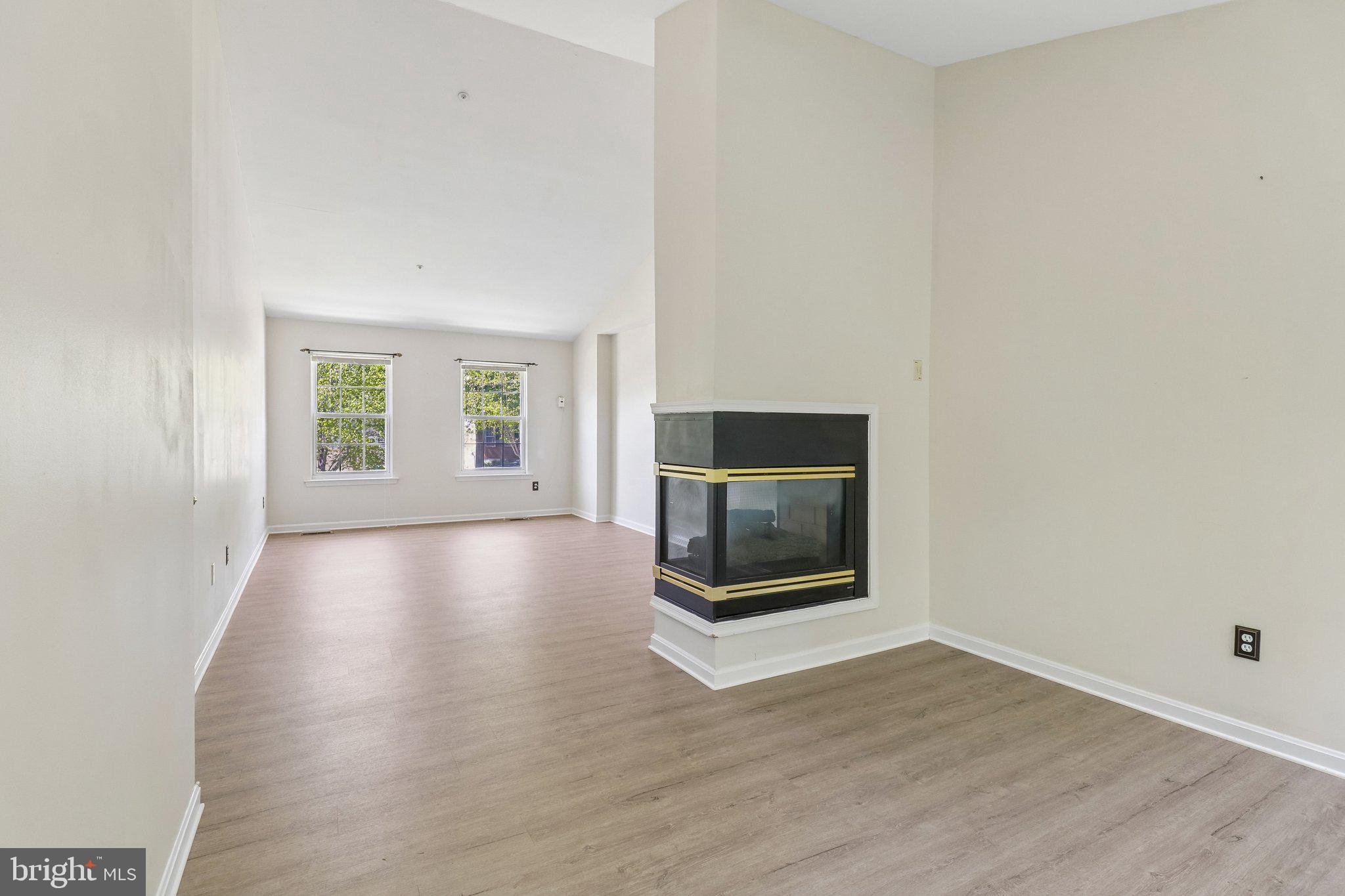 THORNWOOD KNOLL-PLAT 4> - Residential