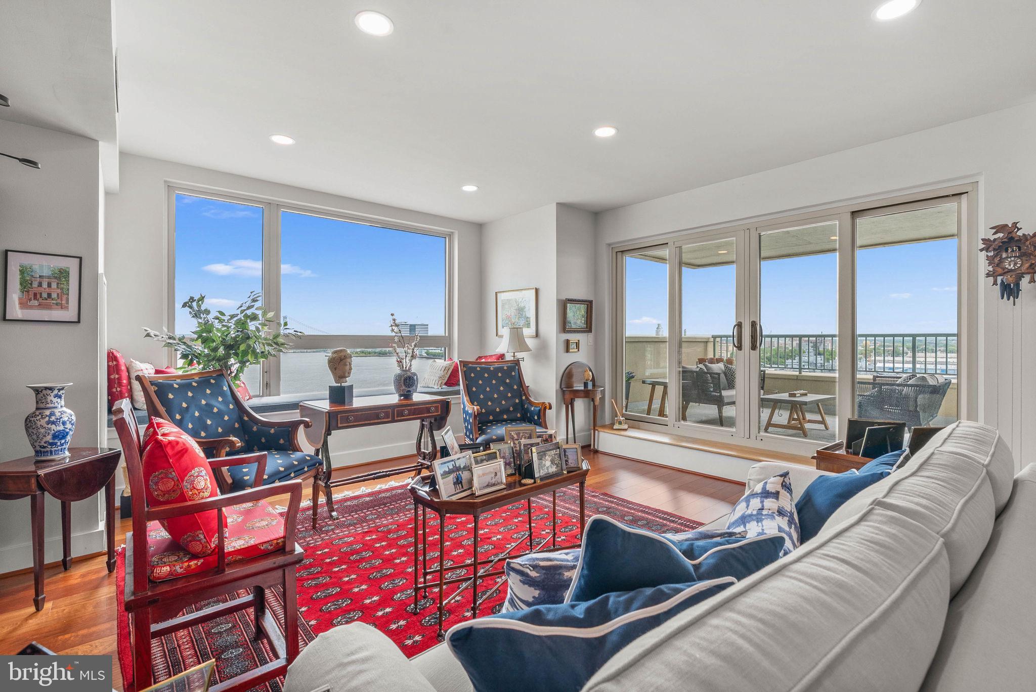 QUEEN VILLAGE - Residential