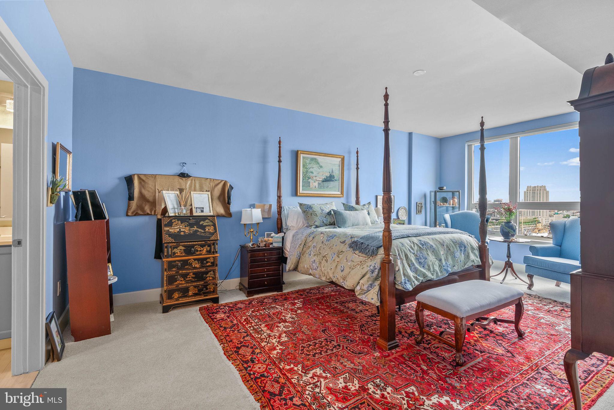 QUEEN VILLAGE - Residential