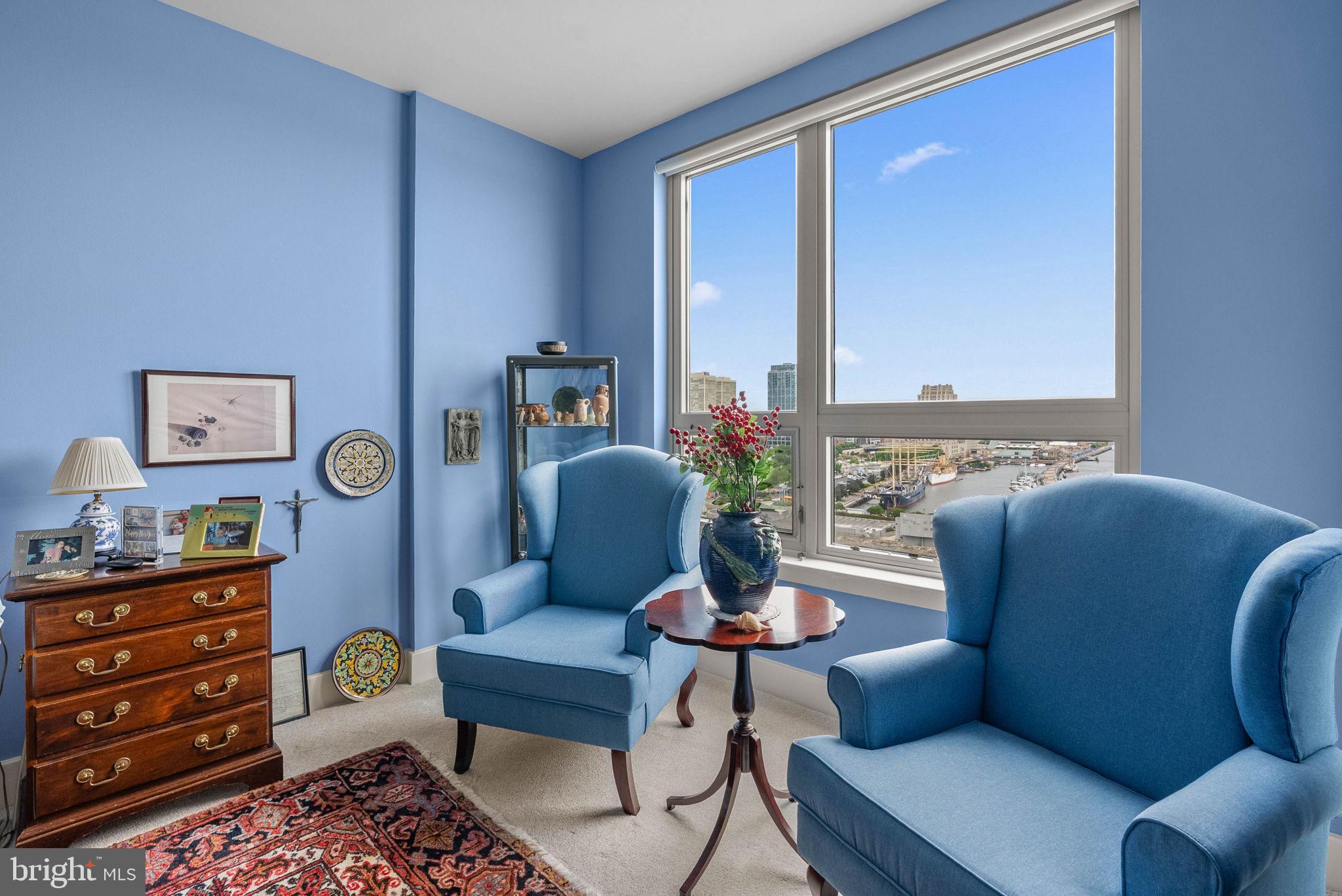 QUEEN VILLAGE - Residential
