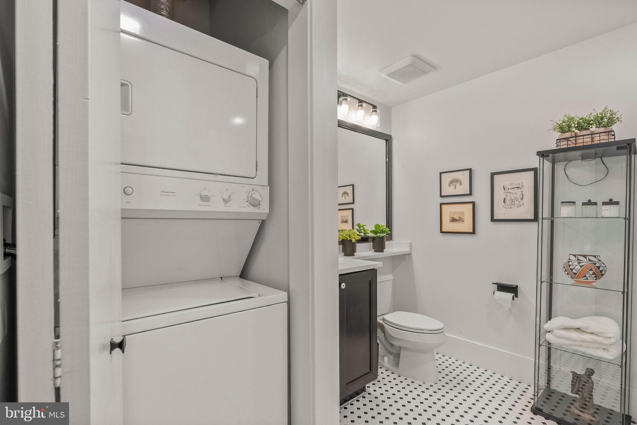 QUEEN VILLAGE - Residential