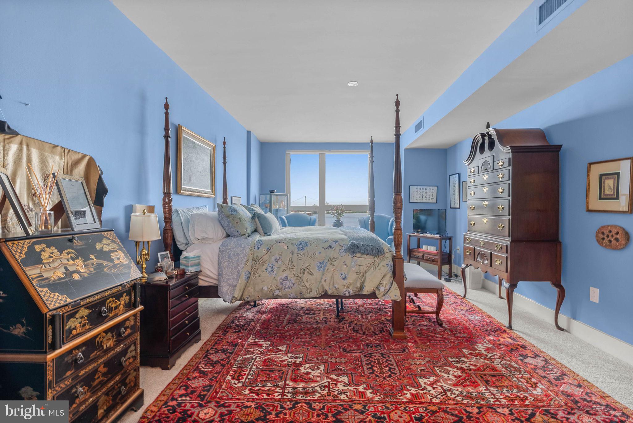 QUEEN VILLAGE - Residential