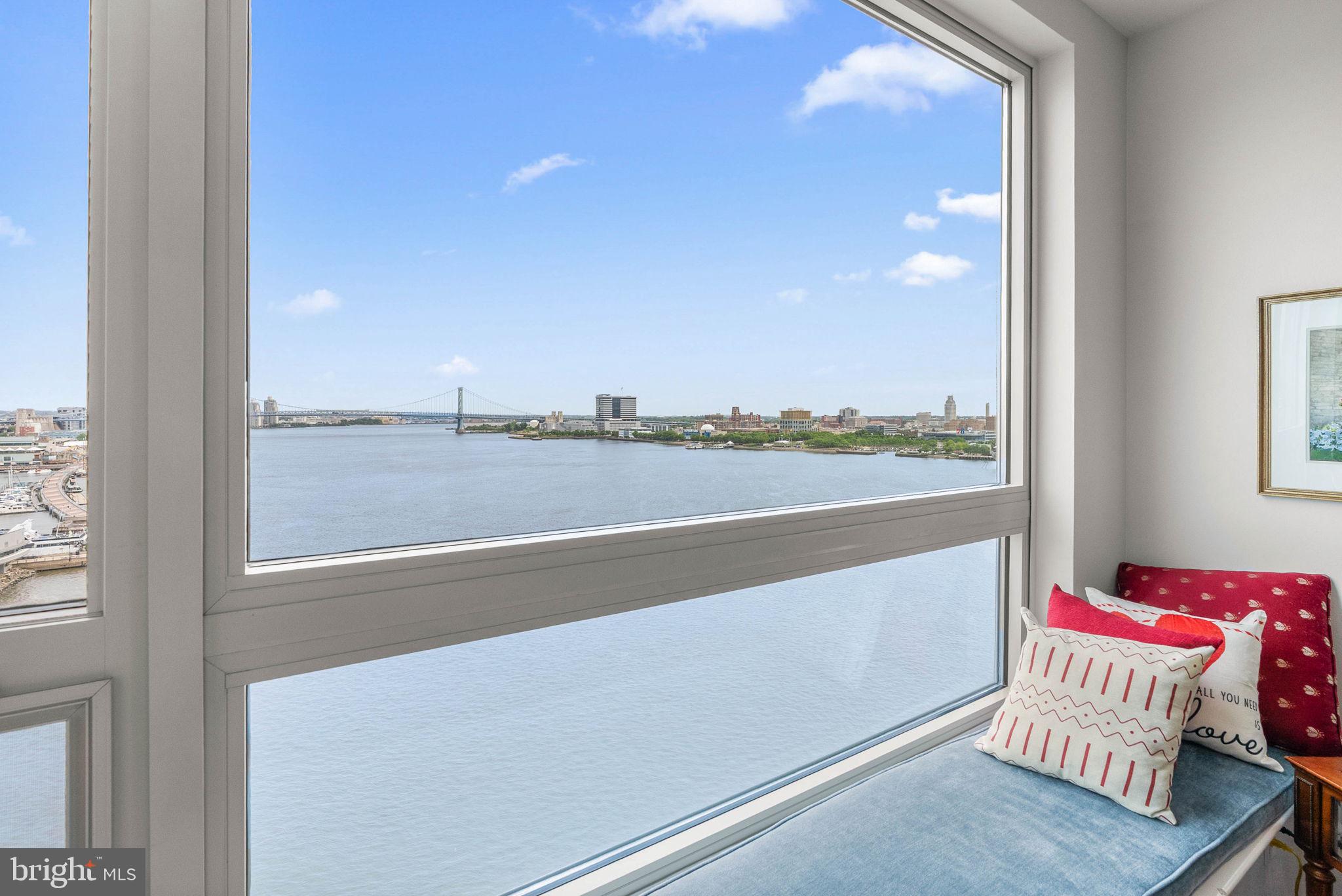 QUEEN VILLAGE - Residential