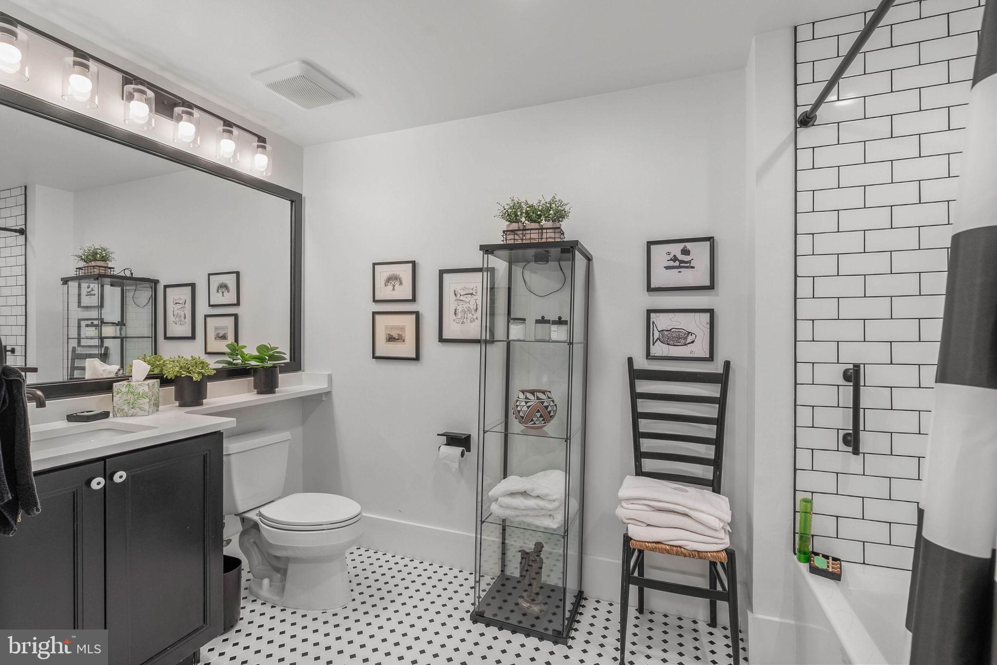 QUEEN VILLAGE - Residential
