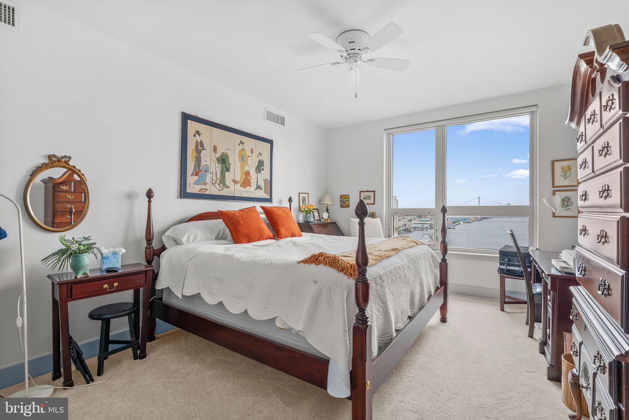 QUEEN VILLAGE - Residential