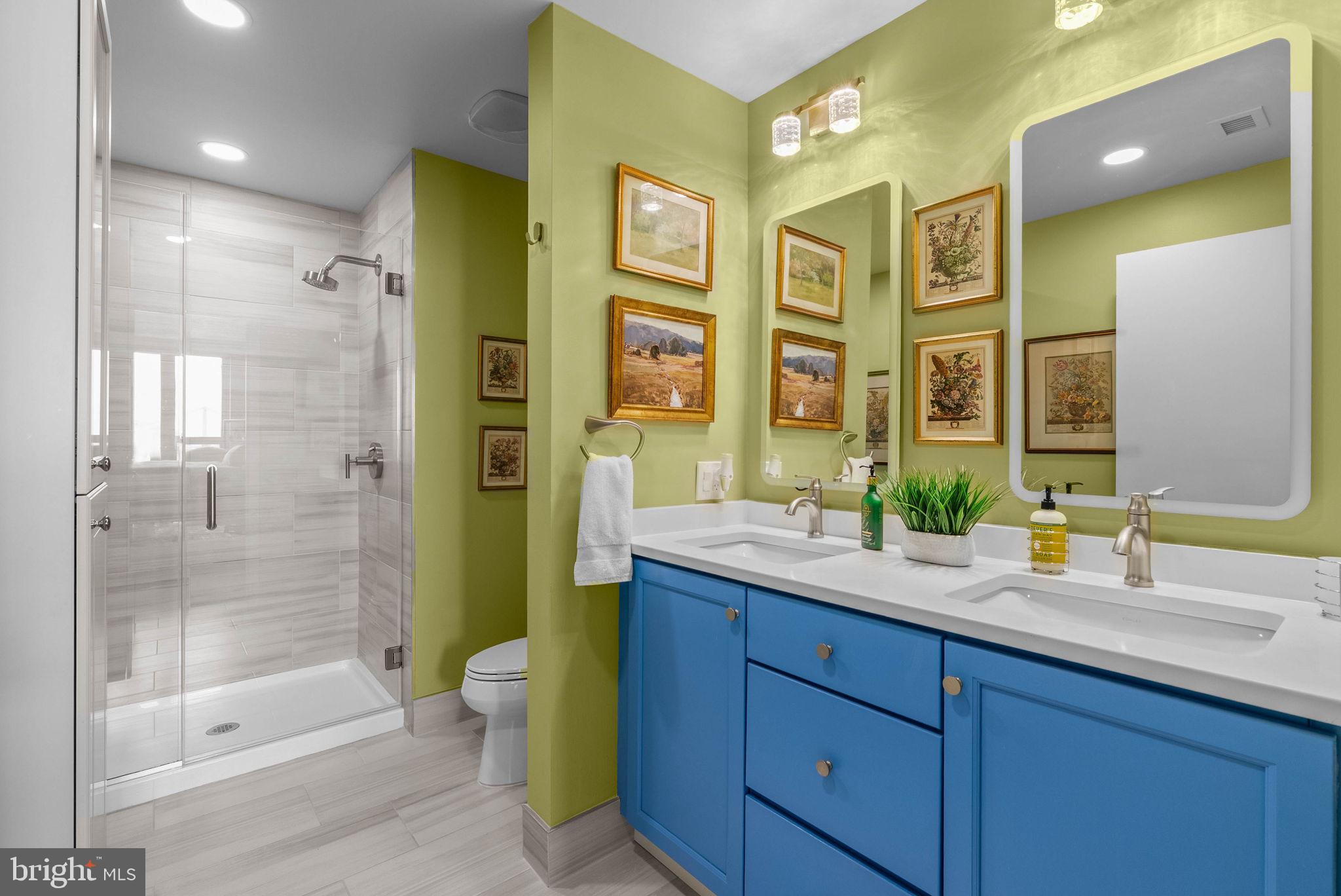 QUEEN VILLAGE - Residential
