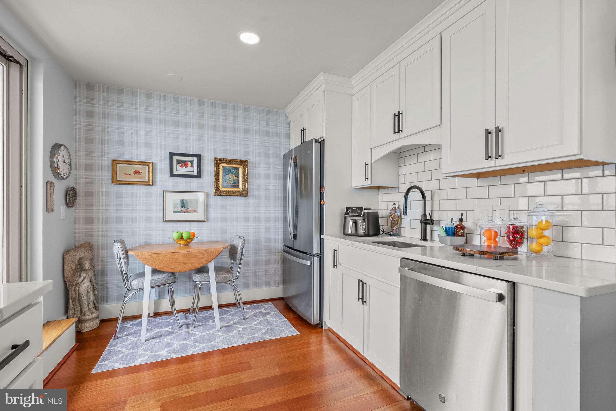 QUEEN VILLAGE - Residential