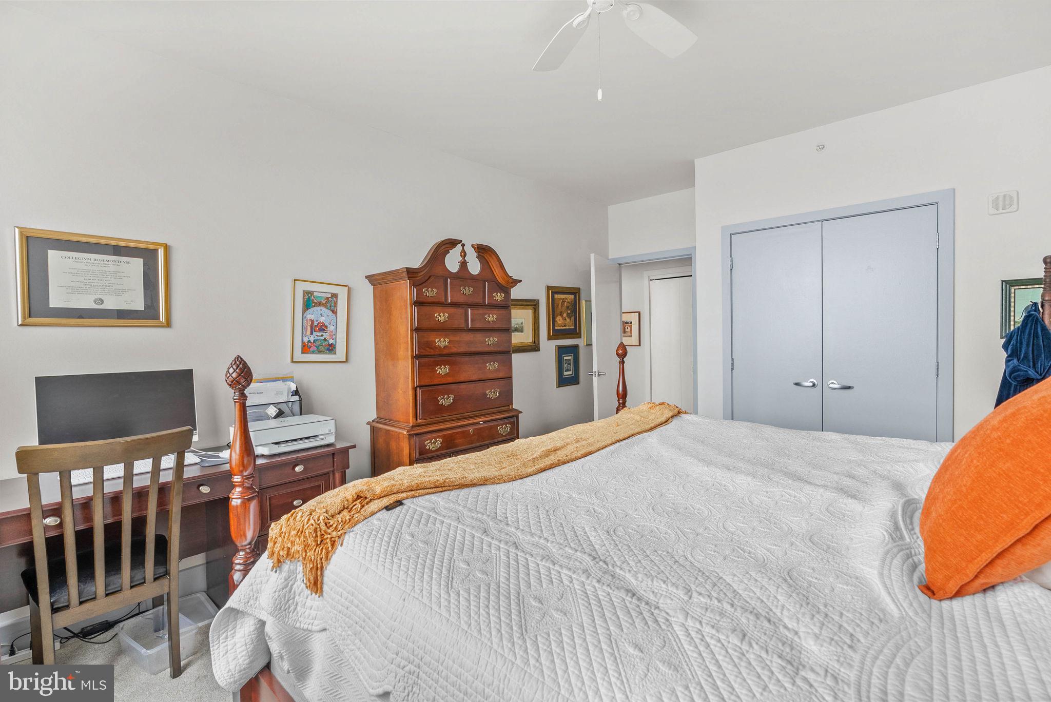 QUEEN VILLAGE - Residential