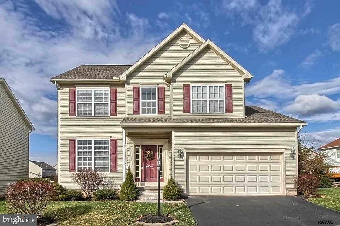 Charming 2 story in Bonneauville Boro.  Private rear yard and deck.  Excellent condition!  A must see!