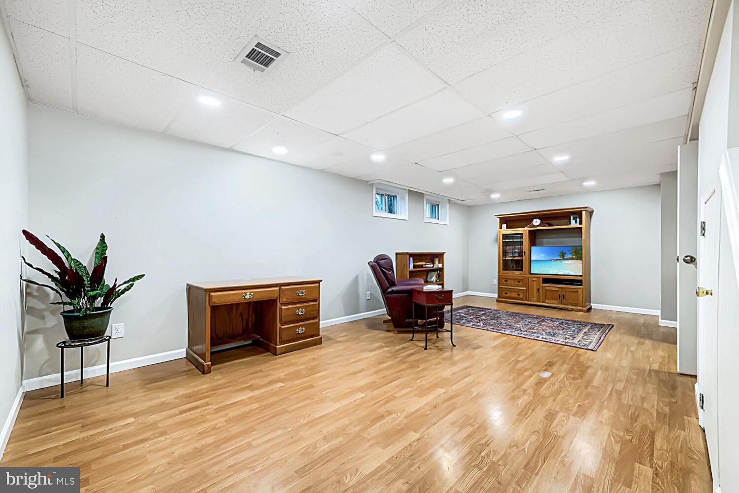 REDLAND STATION - Residential