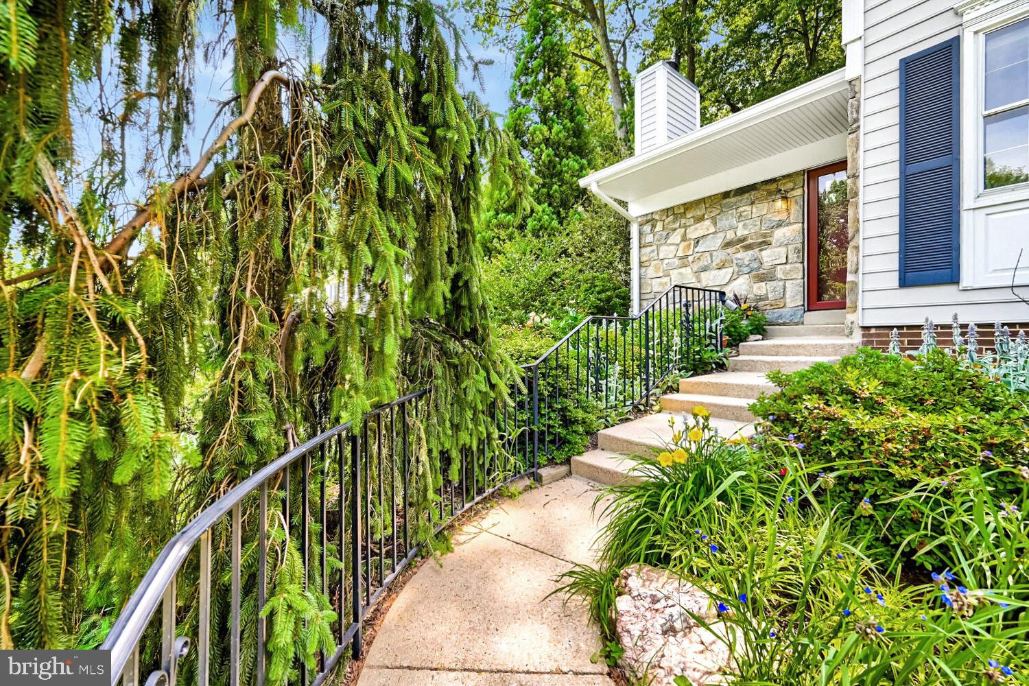 REDLAND STATION - Residential