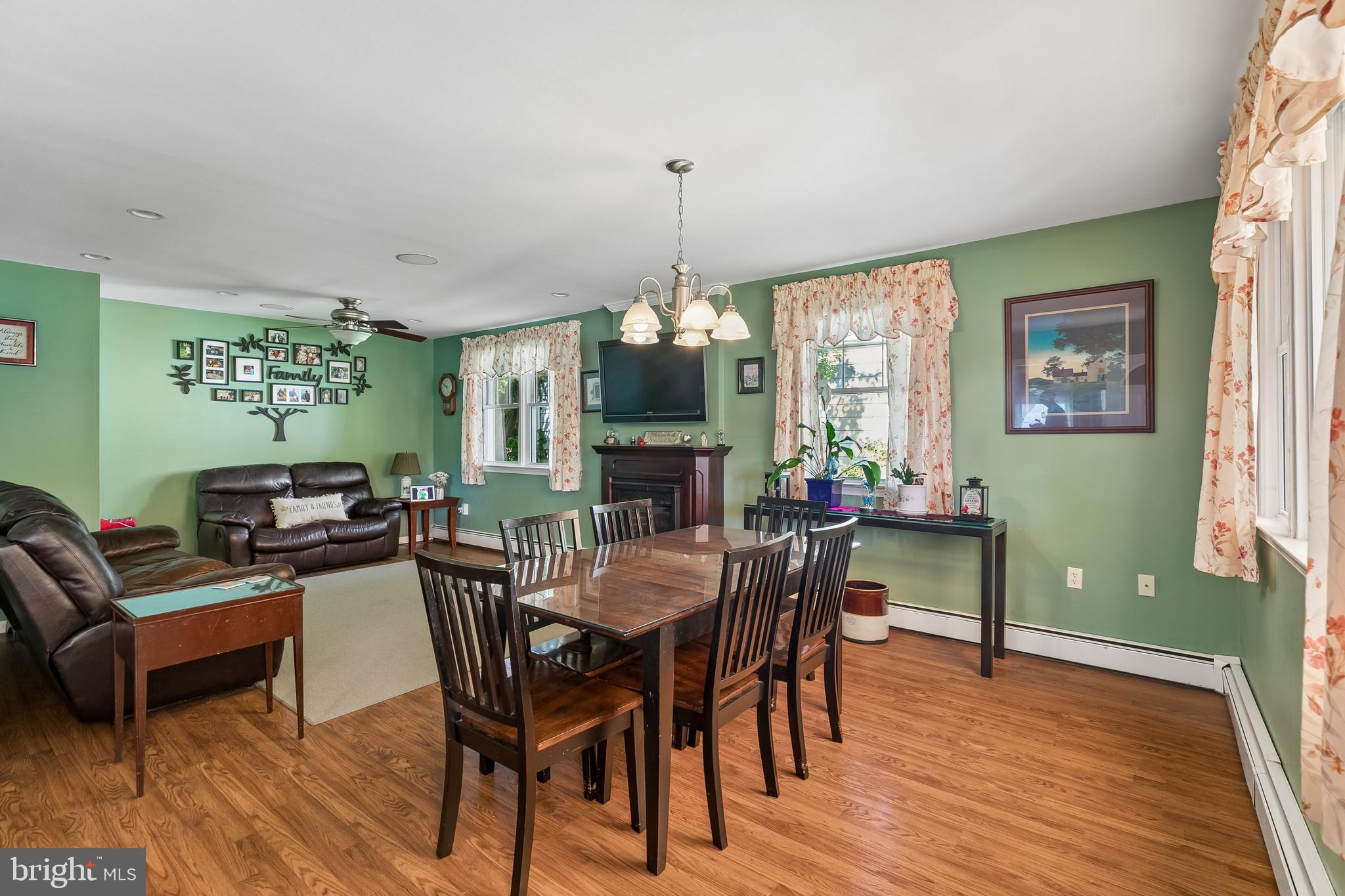 FOX CHASE - Residential